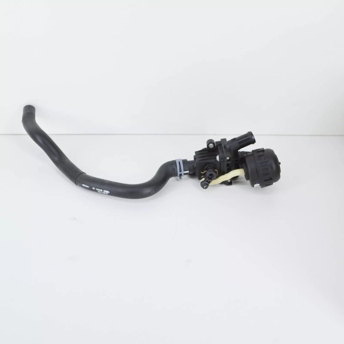NEW AUDI Q8 4MN COOLANT REGULATOR REGULATING VALVE 057121737P ORIGINAL