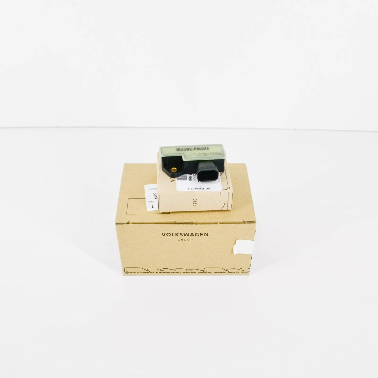 NEW VW TOUAREG 7P VEHICLE SPEED SENSOR 7P0927810