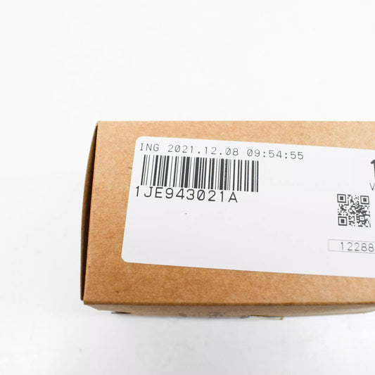 NEW VOLKSWAGEN FOX LICENSE PLATE LIGHT 1JE943021A ORIGINAL