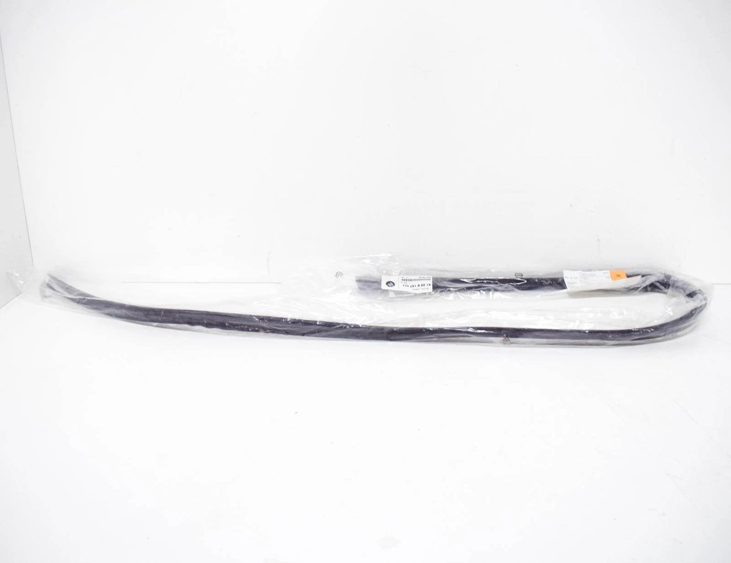 NEW BMW 7 E38 REAL LEFT UPPER WINDOW SEAL 51228157877 8157877 ORIGINAL