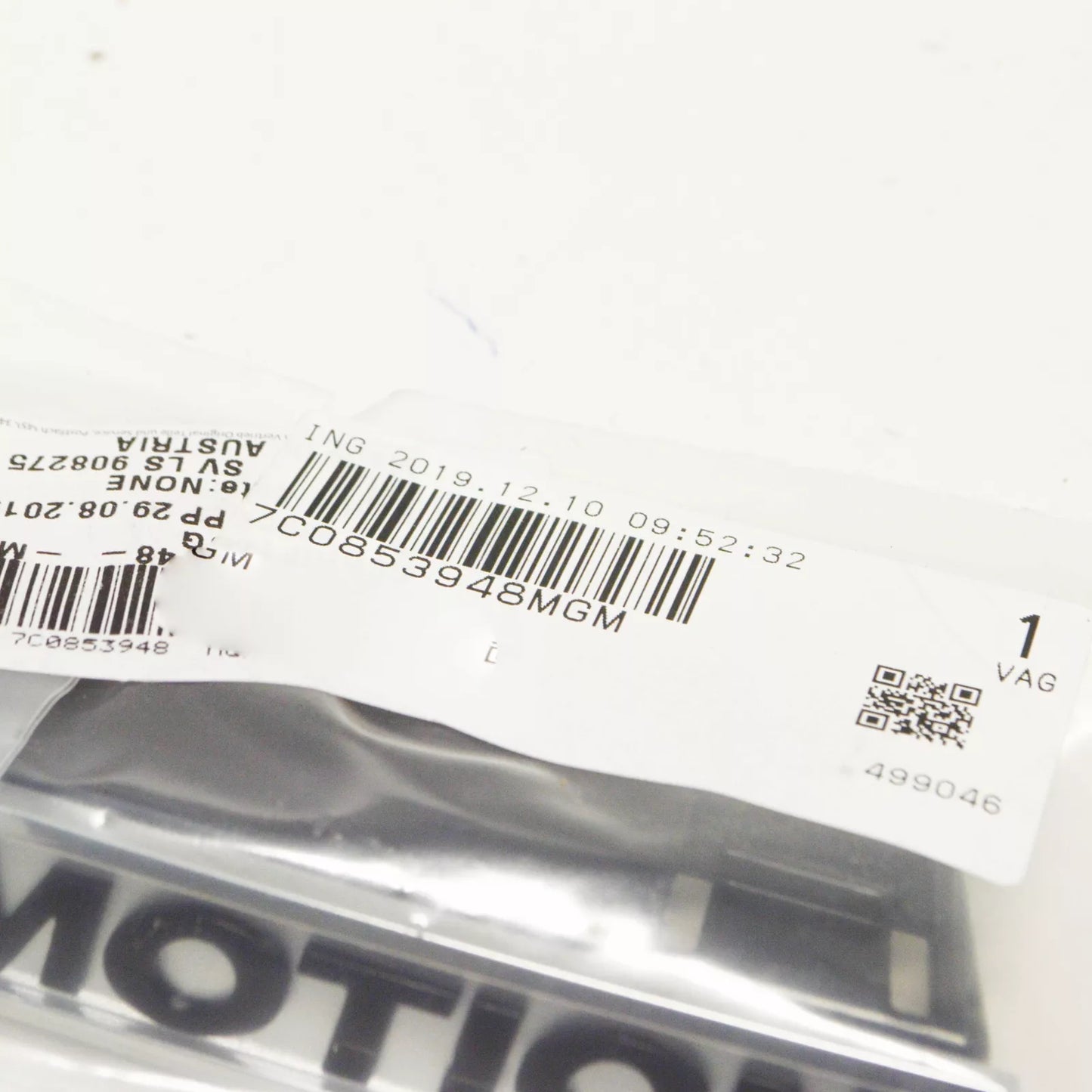 NEW VOLKSWAGEN CRAFTER FRONT BUMPER GRILLE EMBLEM 7C0853948MGM