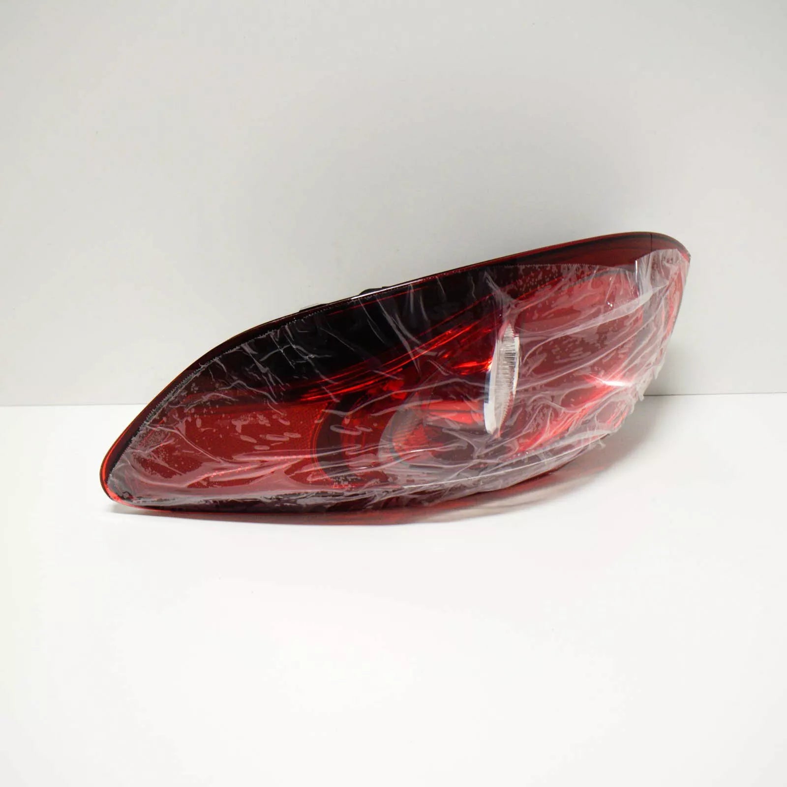 NEW VOLKSWAGEN PASSAT CC REAR RIGHT OUTER TAIL LIGHT LAMP 3C8945208S ORIGINAL