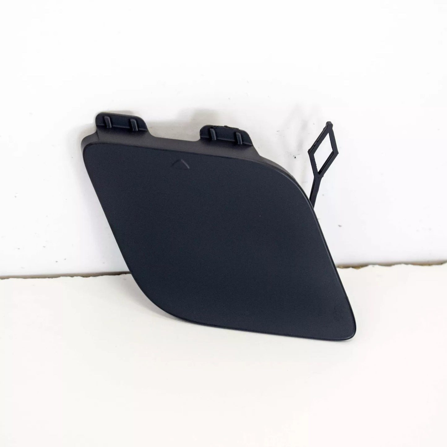 NEW MB CLA COUPE C117 FRONT BUMPER TOW EYE CAP A11788512229999