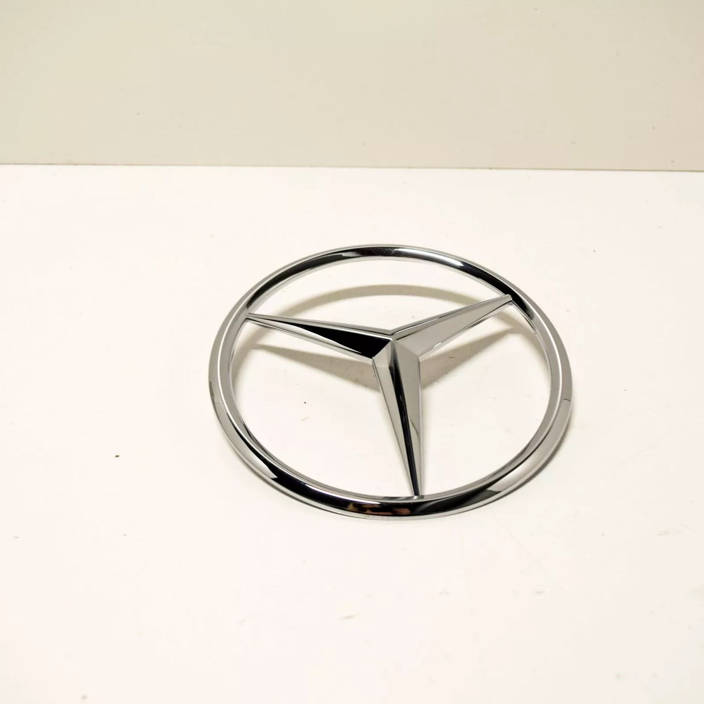 NEW MB VITO W638 FRONT BUMPER RADIATOR GRILLE EMBLEM BADGE A6388880086