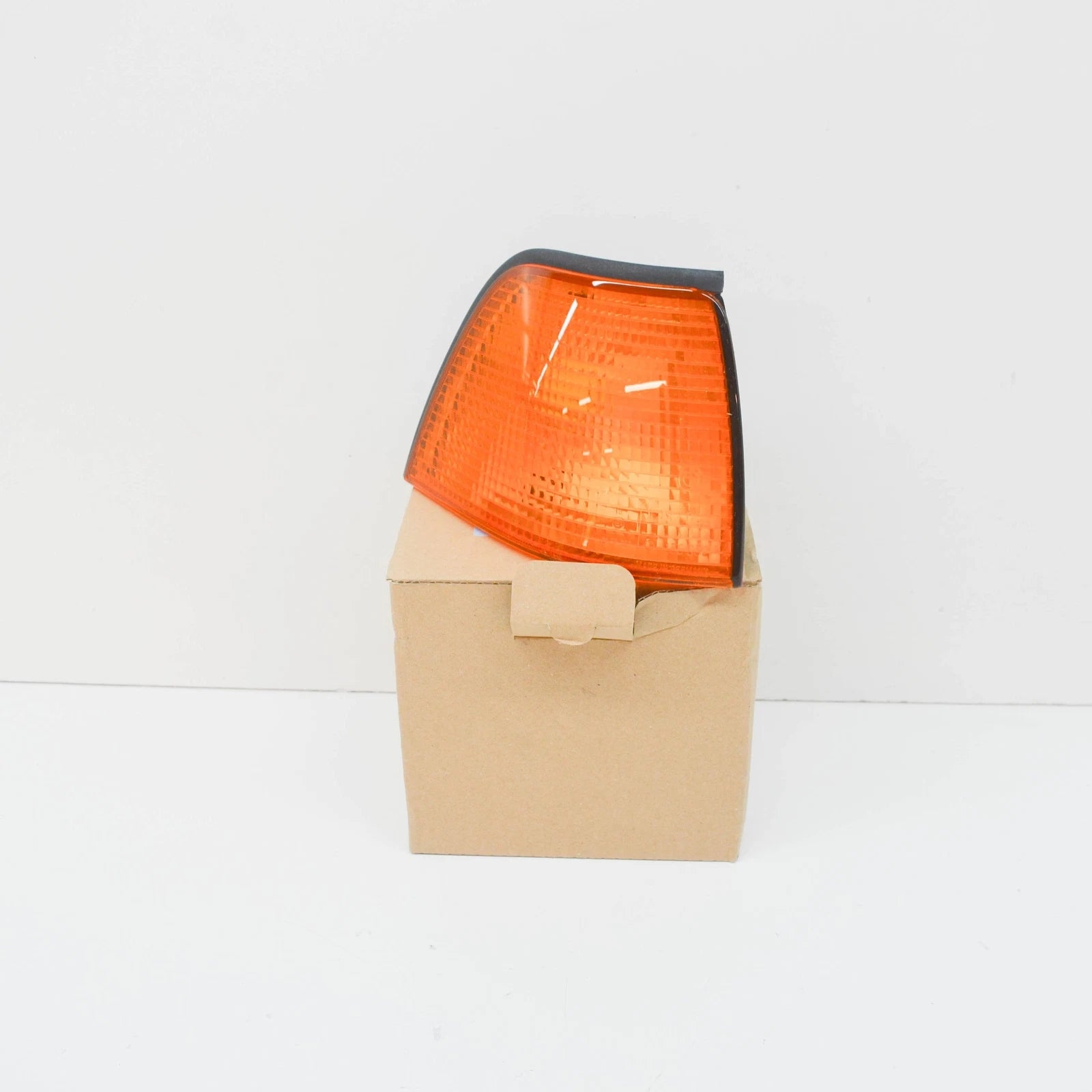 NEW BMW 3 E36 FRONT RIGHT TURN INDICATOR LIGHT 63138353278 ORIGINAL