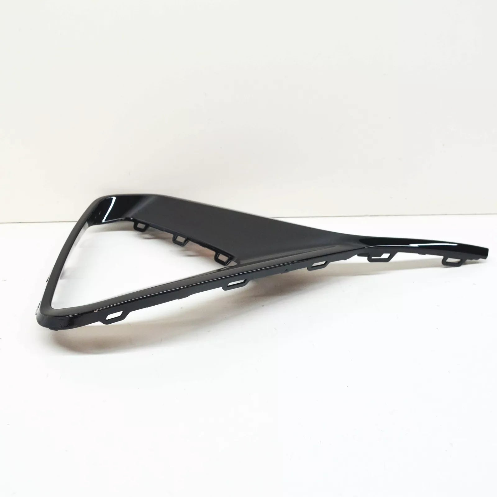 NEW AUDI E-TRON SPORTBACK FRONT RIGHT BUMPER TRIM COVER 4KE121342Y9B