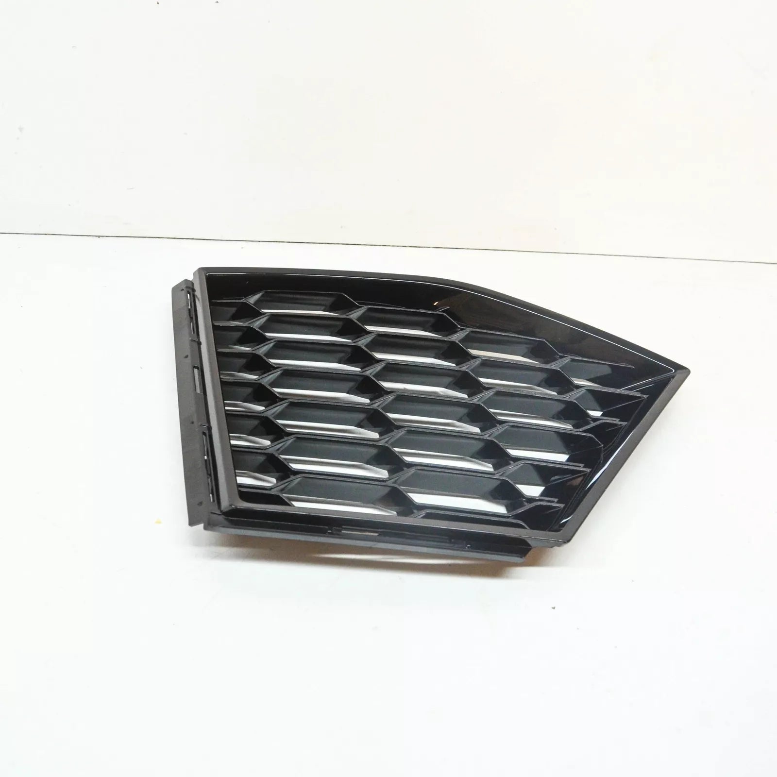 NEW BMW 2 GRAN COUPE F44 M FRONT LEFT BUMPER GRILLE 51118075517 ORIGINAL