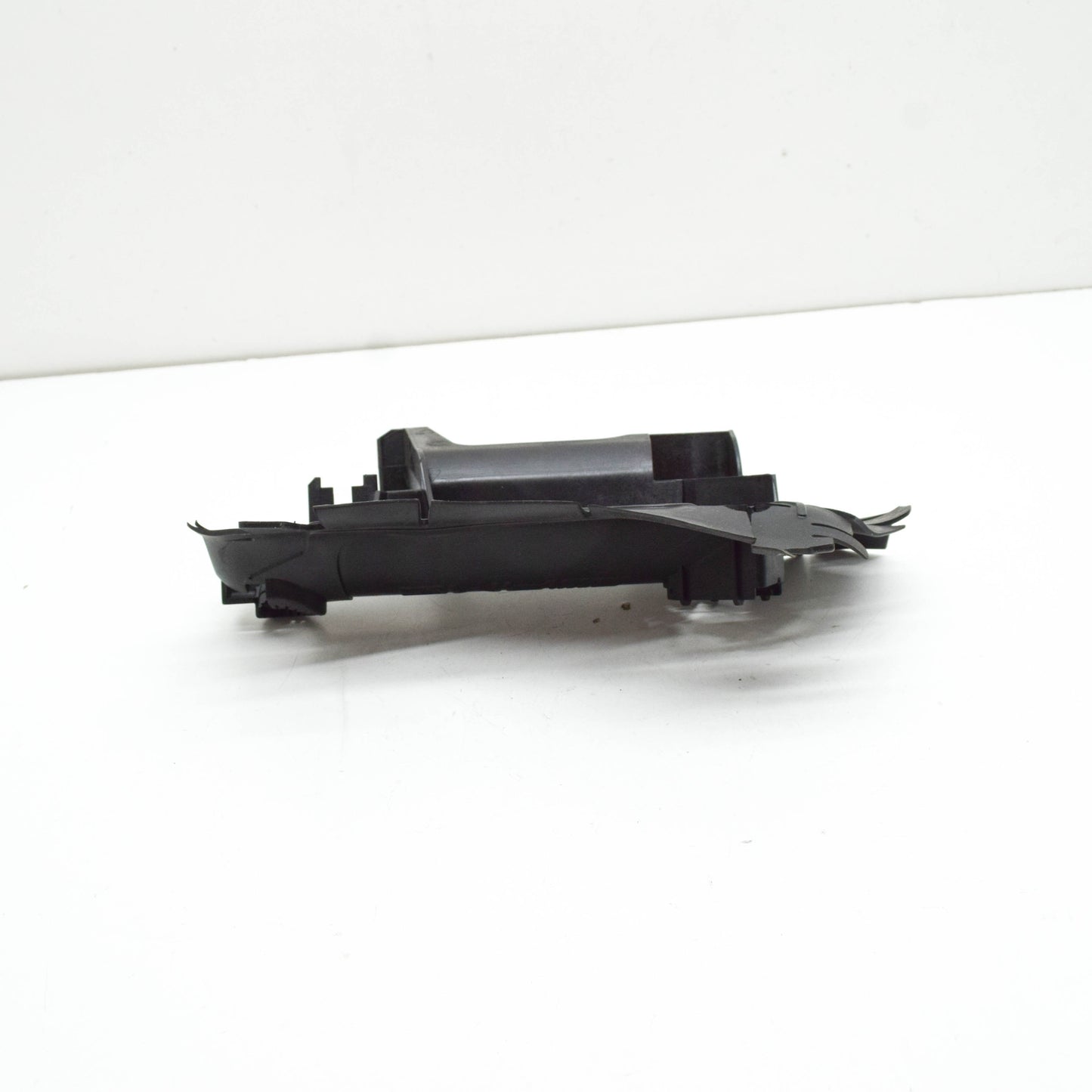 NEW MERCEDES-BENZ E W212 LEFT ENGINE OIL COOLER BRACKET A2125001631 ORIGINAL