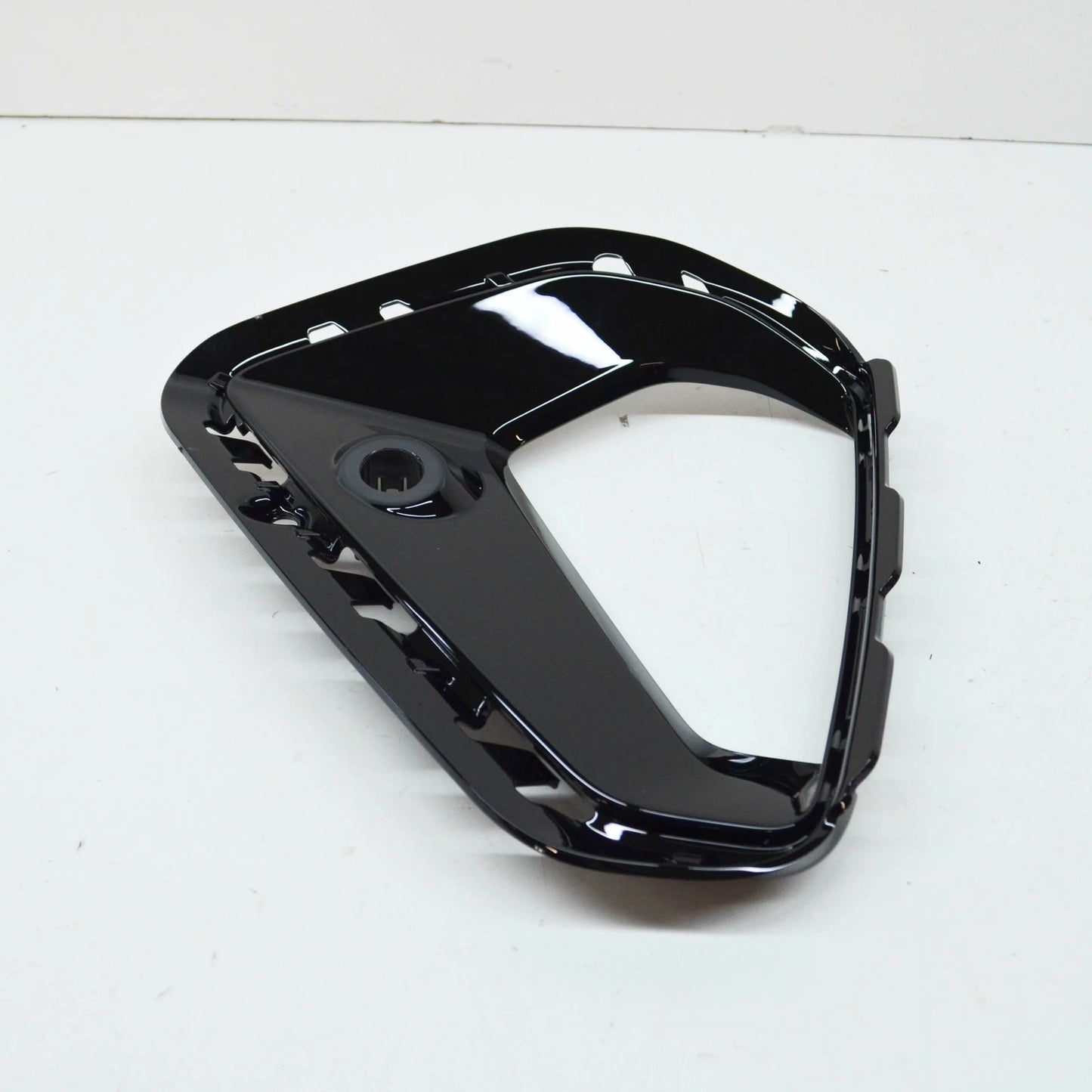 NEW AUDI E-TRON GEN FRONT BUMPER RIGHT AIR GUIDE TRIM 4KE121736CY9B