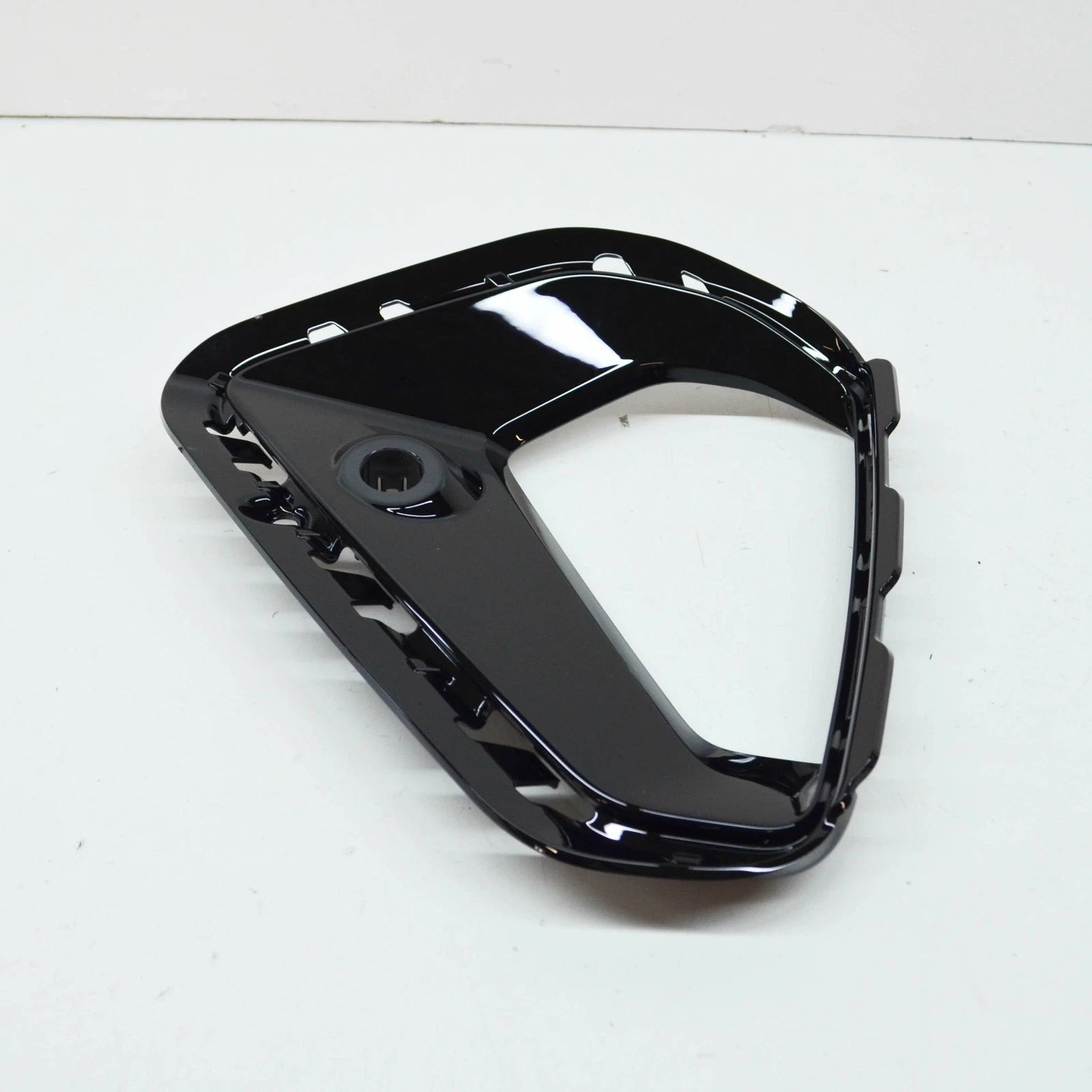 NEW AUDI E-TRON GEN FRONT BUMPER RIGHT AIR GUIDE TRIM 4KE121736CY9B