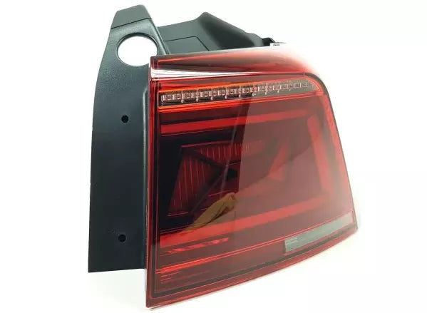 NEW VW PASSAT VARIANT B8 REAR RIGHT OUTER LED TAILLIGHT 3G9945208P ORIGINAL