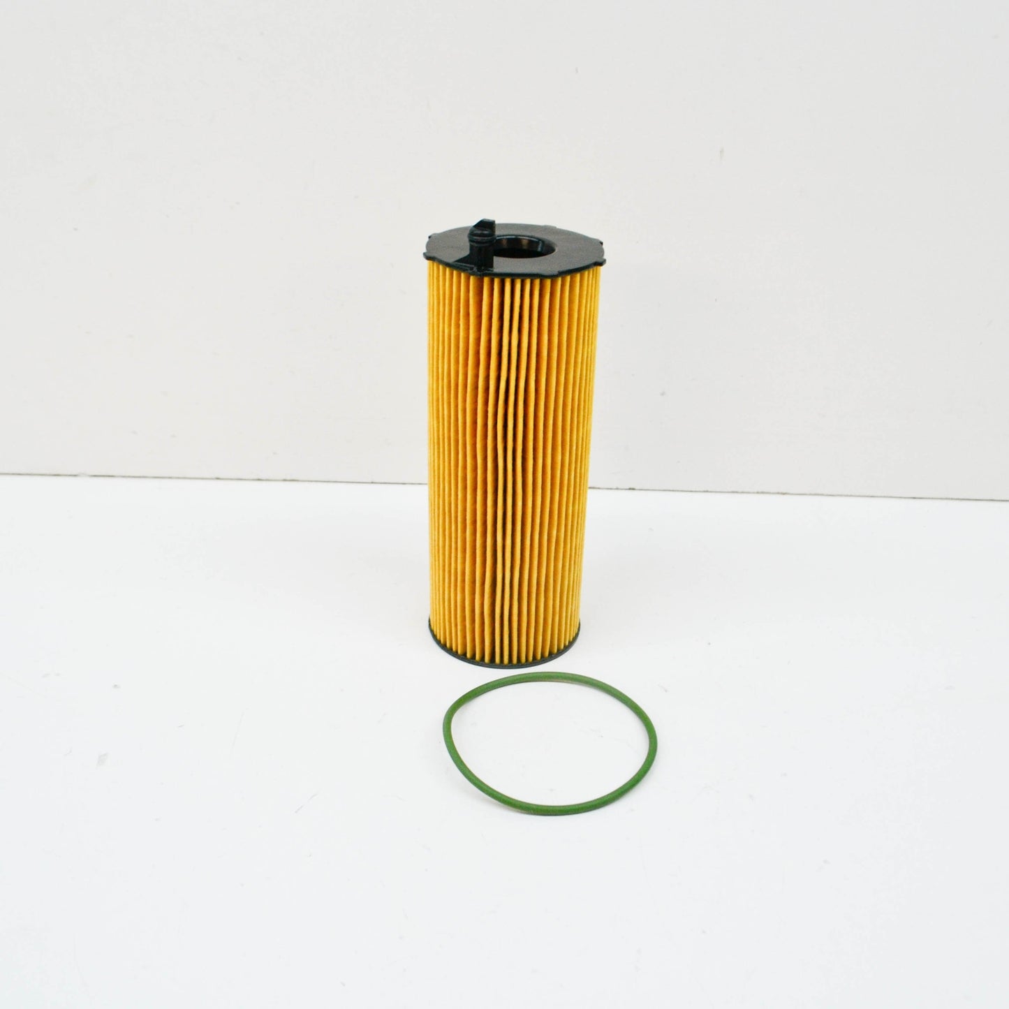 NEW AUDI Q7 4L OIL FILTER 057115561M 3.0 DIESEL ORIGINAL