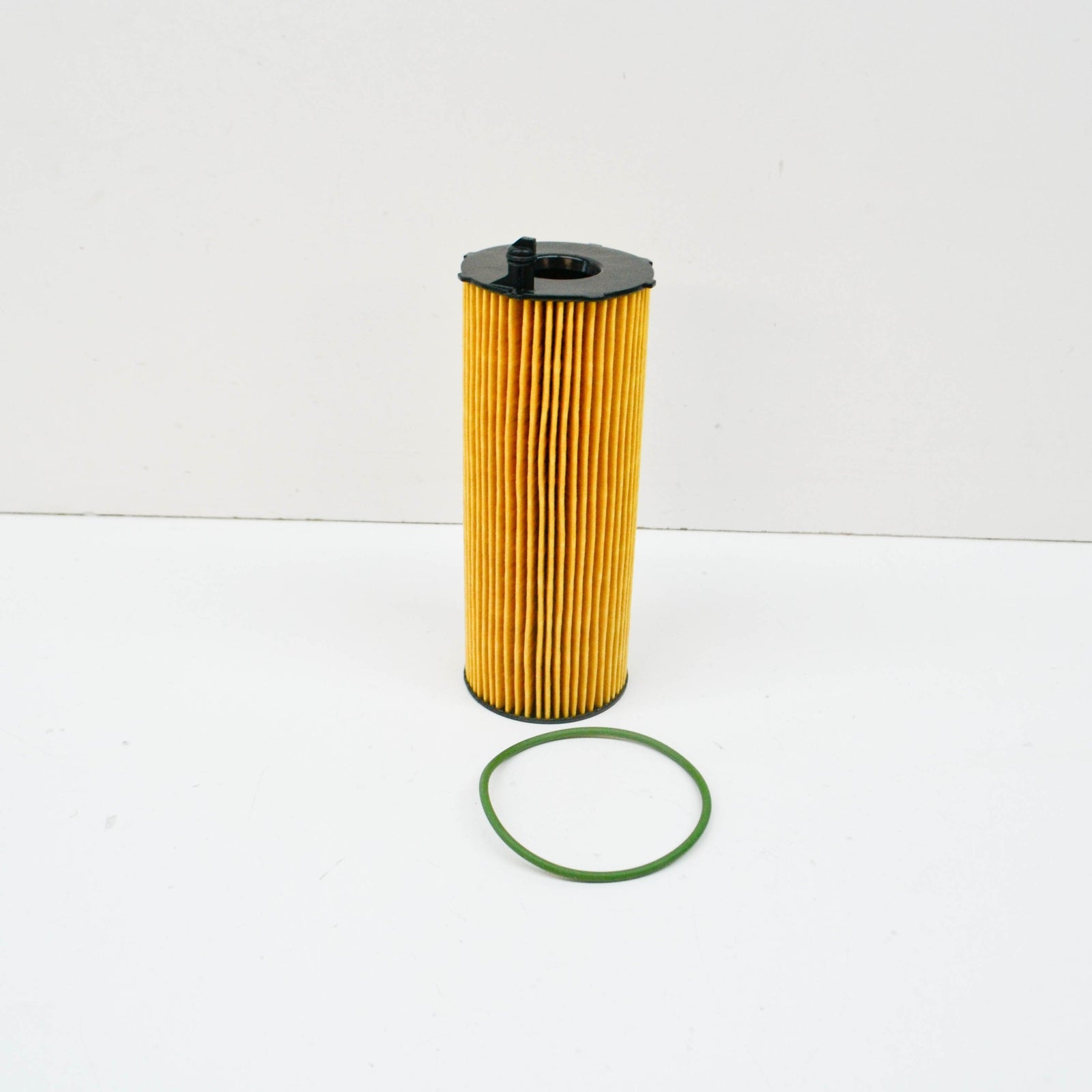 NEW AUDI Q7 4L OIL FILTER 057115561M 3.0 DIESEL ORIGINAL