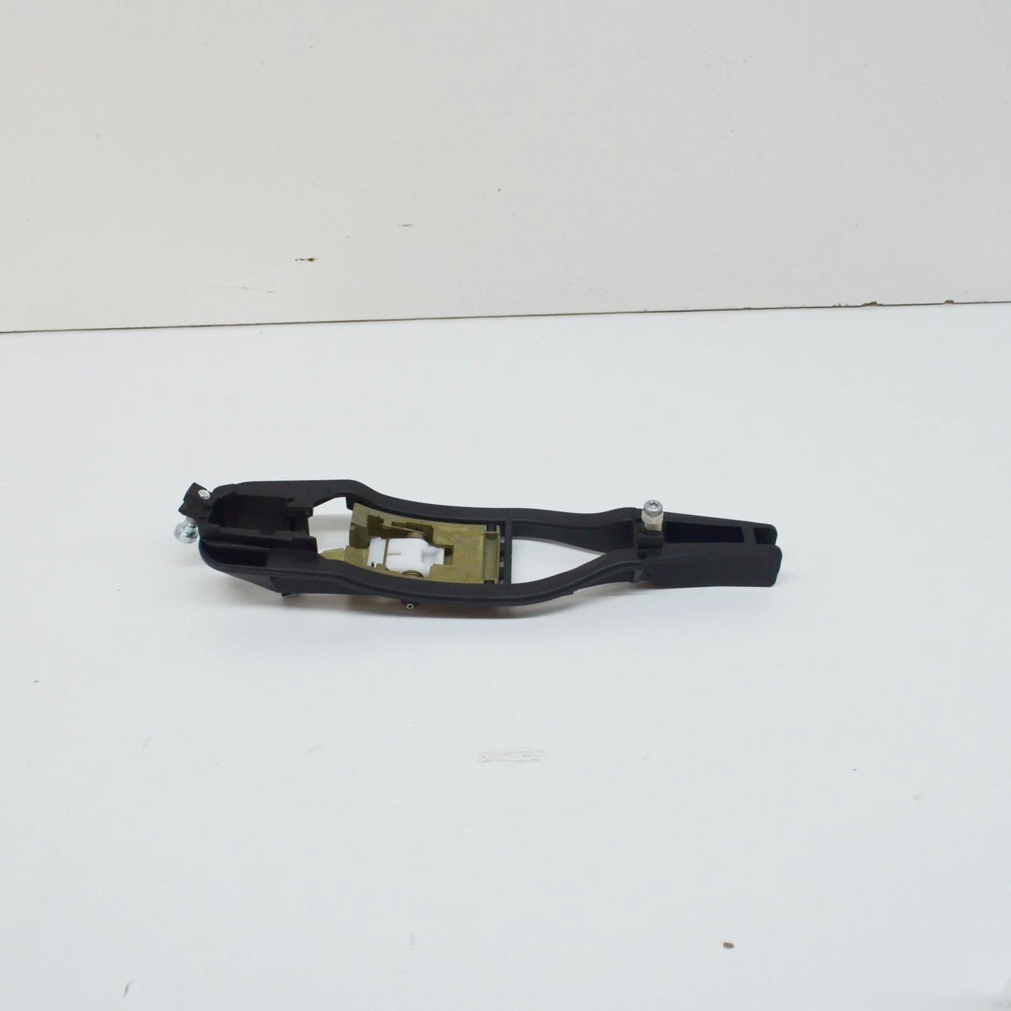 NEW BMW 3 E46 FRONT LEFT OUTSIDE DOOR HANDLE CARRIER 51218216121 8216121