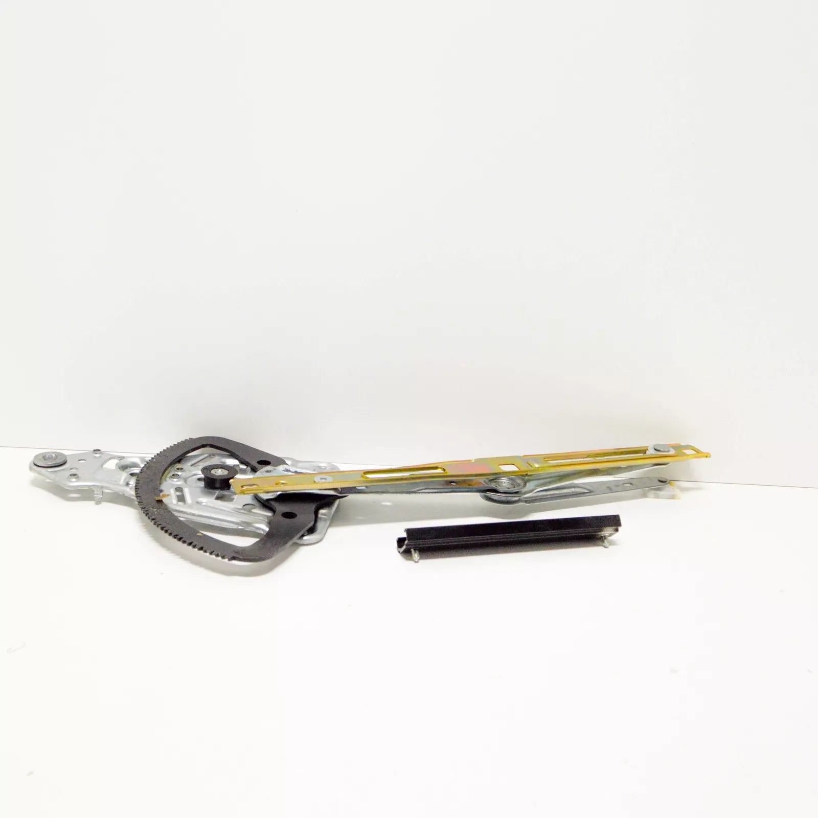 NEW MB E W124 FRONT LEFT DOOR WINDOW GLASS REGULATOR A1247202946 ORIGINAL