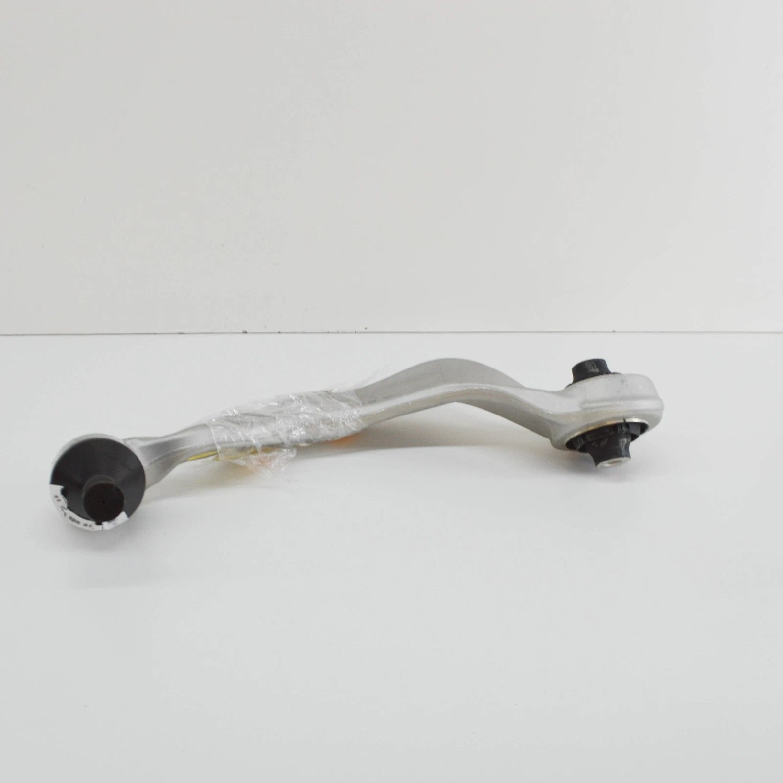 NEW BMW 8 G14 FRONT LEFT TENSION STRUT WITH RUBBER MOUNTING 31106886911 ORIGINAL