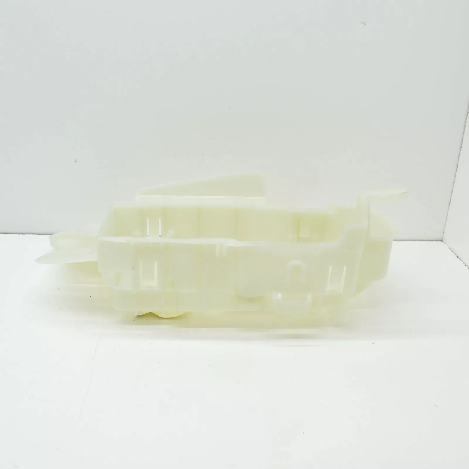 NEW BMW 5 G30 FUSE BOX COVER HOLDER 61139330542 ORIGINAL