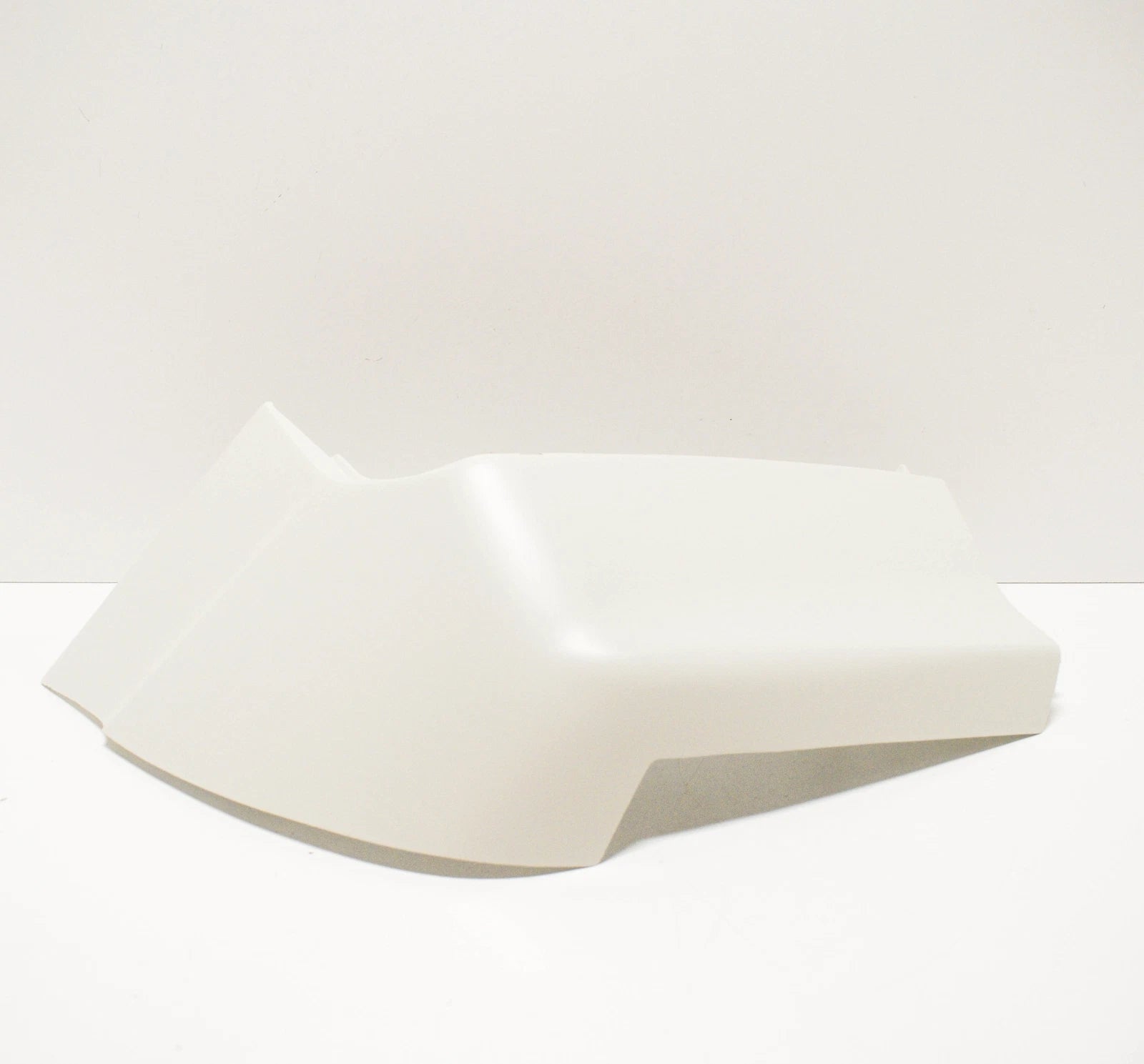 NEW MERCEDES-BENZ G-CLASS W463 RIGHT UNDER LIGHT COVER A4638840331