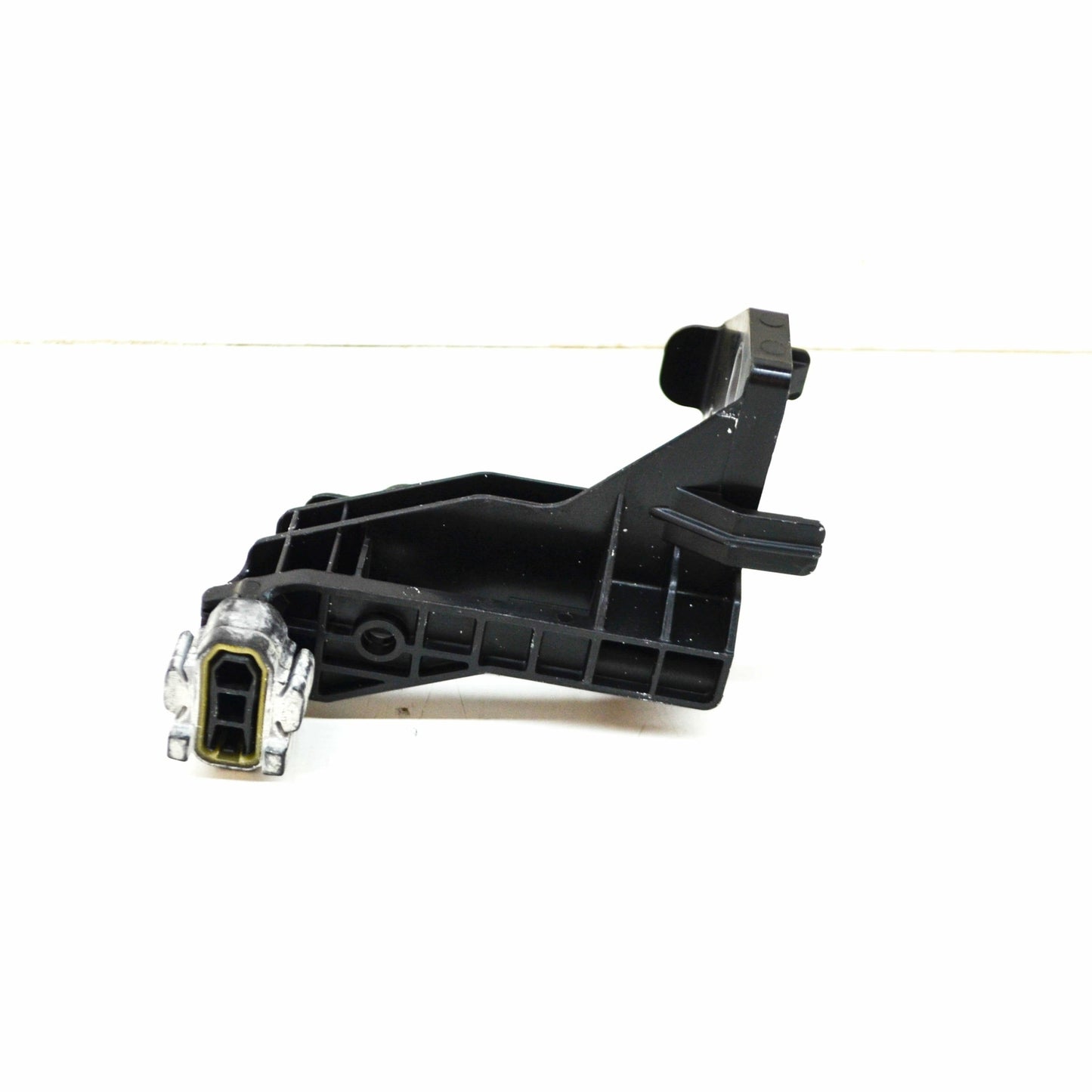 NEW MERCEDES-BENZ C W205 RIGHT RADIATOR HOLDER BRACKET A2055014420 ORIGINAL