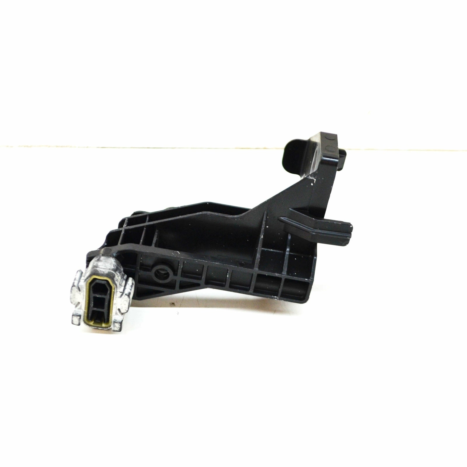 NEW MERCEDES-BENZ C W205 RIGHT RADIATOR HOLDER BRACKET A2055014420 ORIGINAL