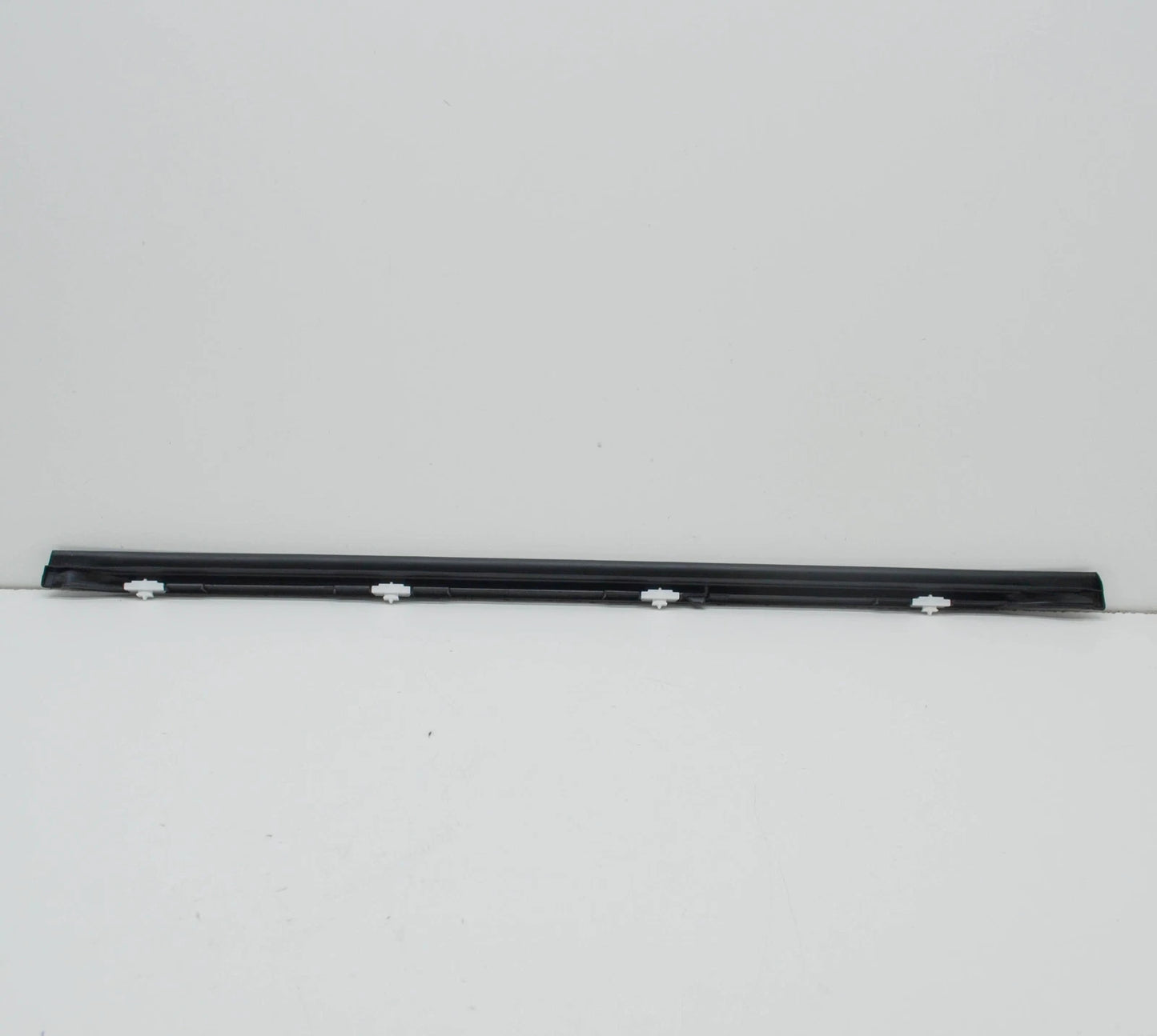 NEW MB E W212 REAR RIGHT DOOR BOTTOM DEFLECTOR STRIP A2126903882 ORIGINAL