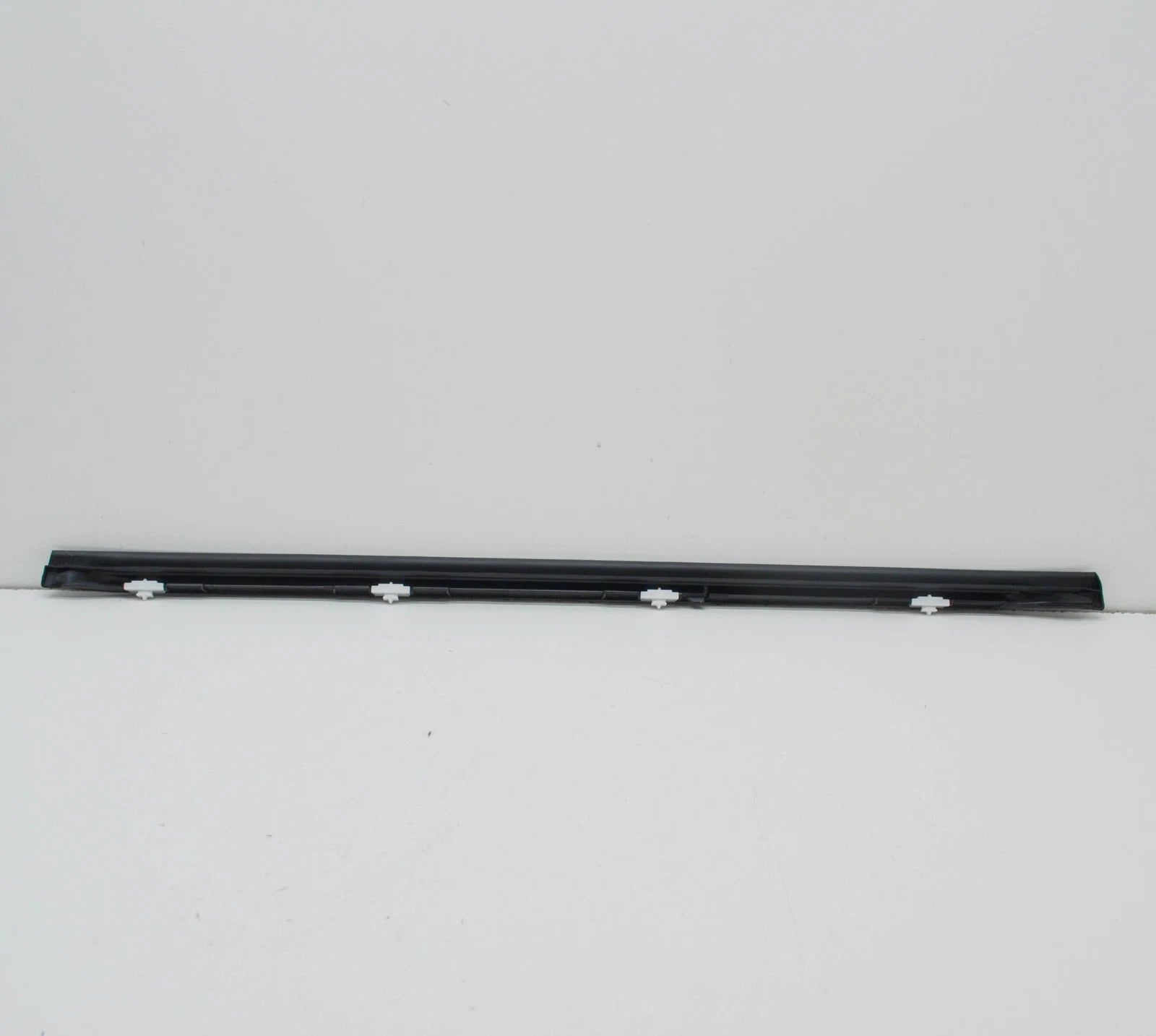 NEW MB E W212 REAR RIGHT DOOR BOTTOM DEFLECTOR STRIP A2126903882 ORIGINAL