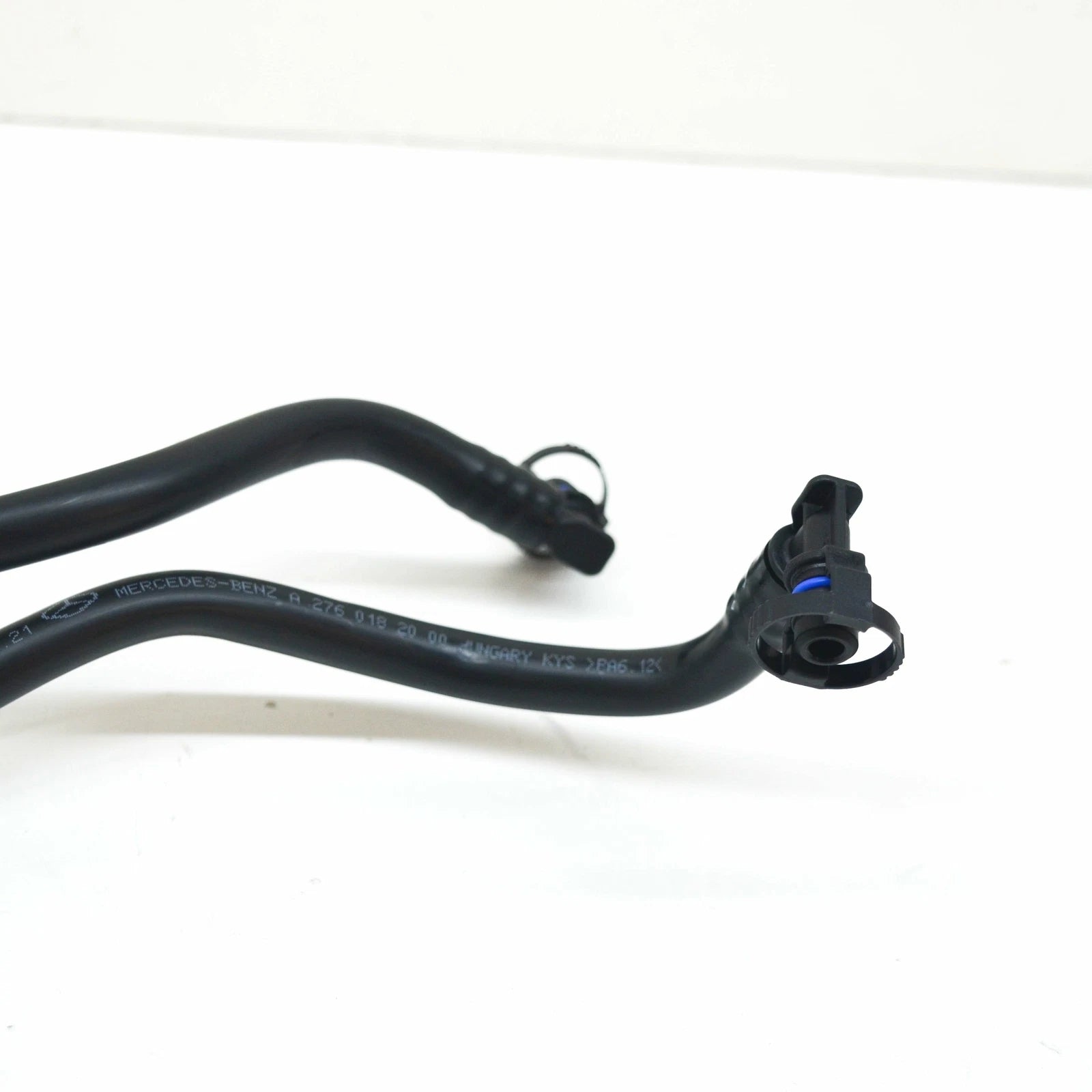 NEW MB E W212 ENGINE BREATHER PIPE W PRESSURE SENSOR A2760182000