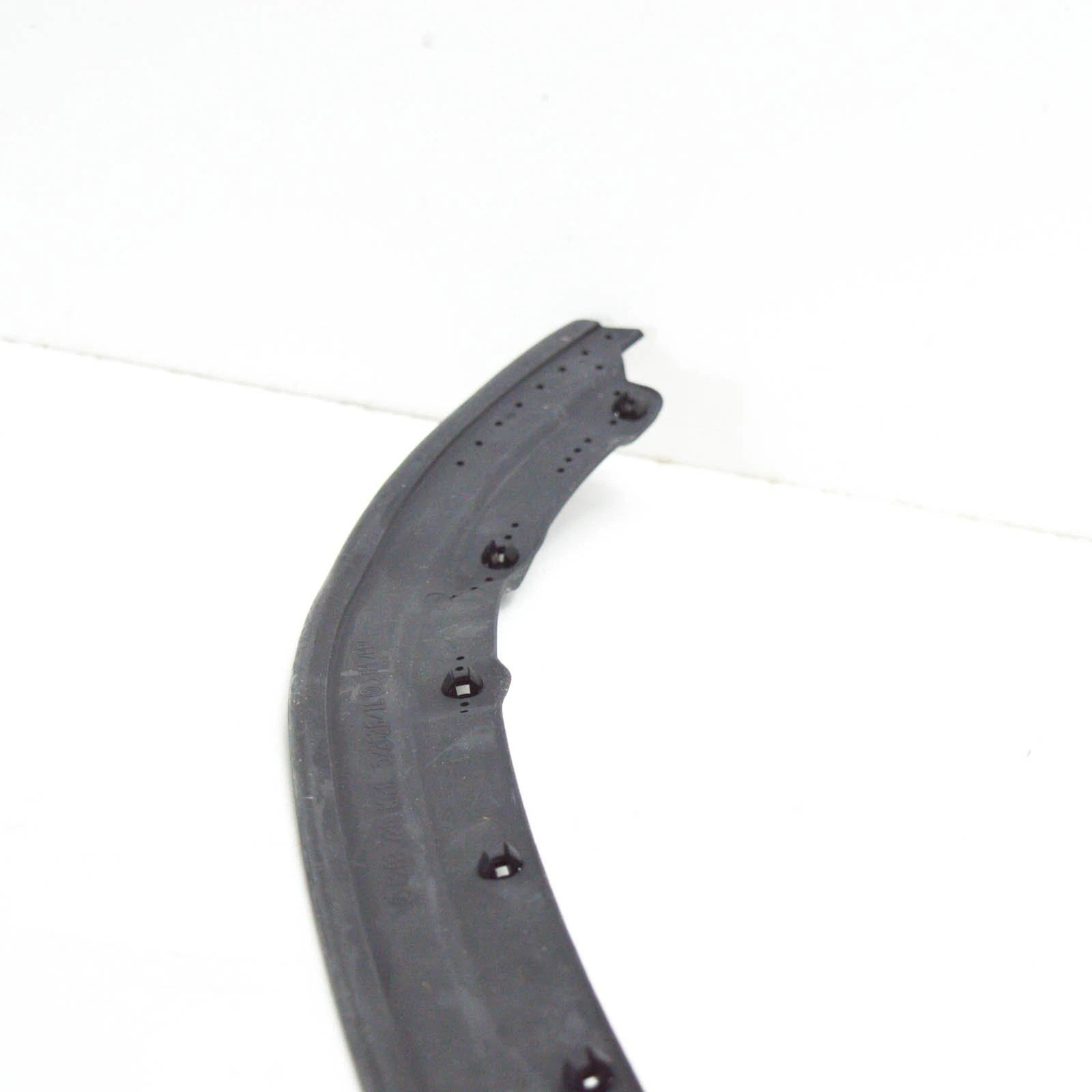 NEW MB C-CLASS W203 FRONT DOOR WEATHERSTRIP SEAL LEFT A2037201978 ORIGINAL