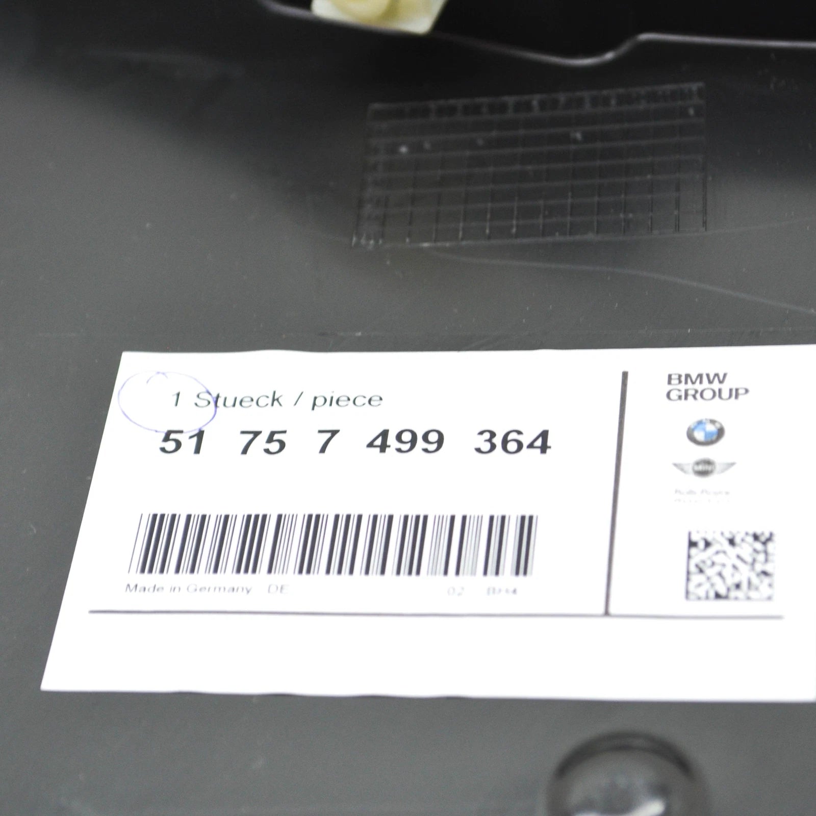 NEW BMW I8 I12 FRONT RIGHT BOTTOM COVER 51757499364 ORIGINAL