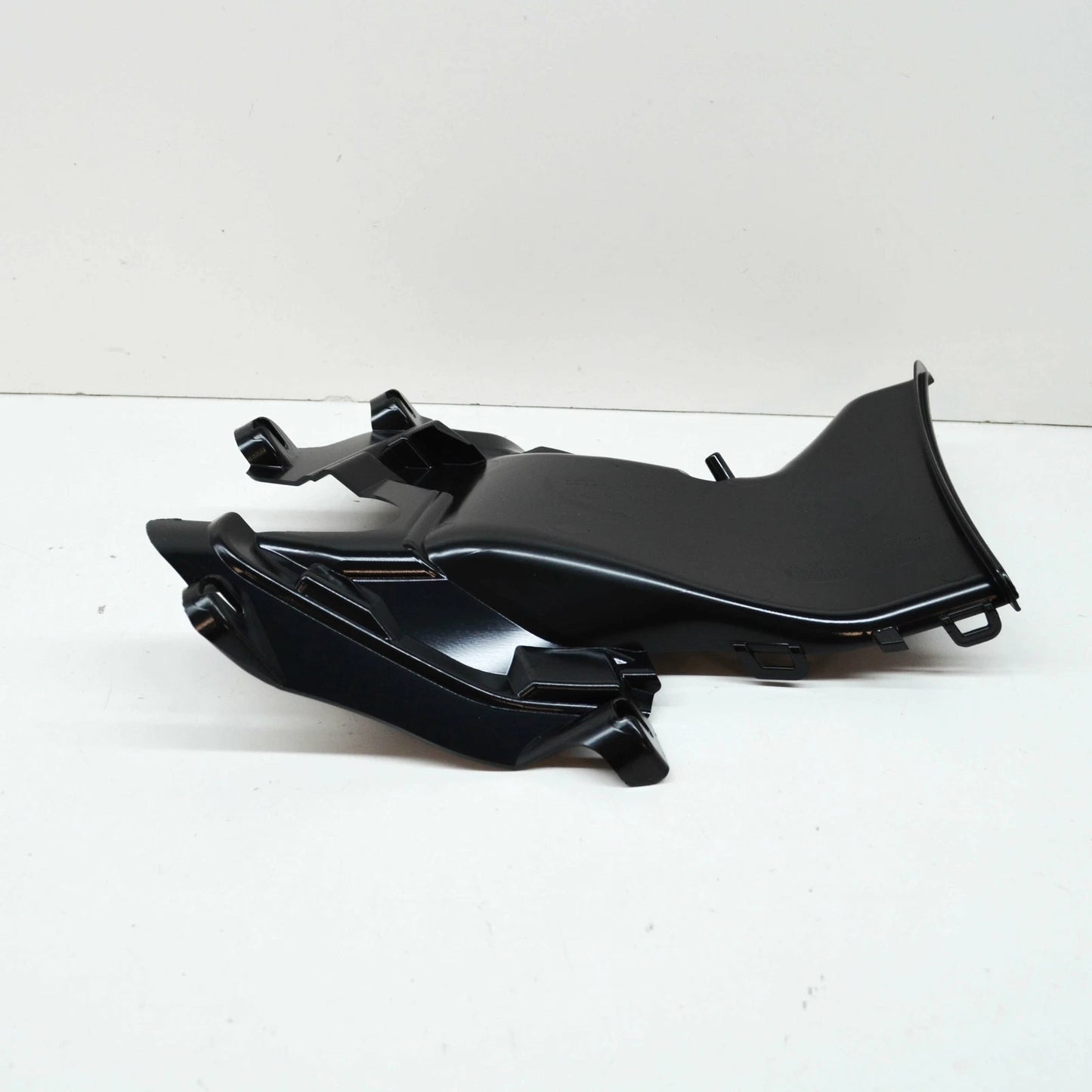 NEW AUDI E-TRON GEN FRONT RIGHT AIR GUIDE DUCT 4KE121764C9B9