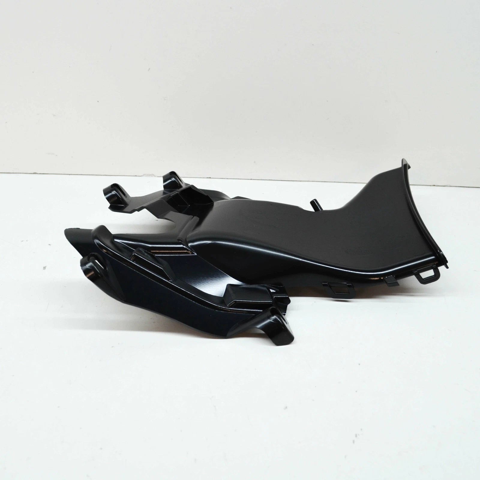 NEW AUDI E-TRON GEN FRONT RIGHT AIR GUIDE DUCT 4KE121764C9B9