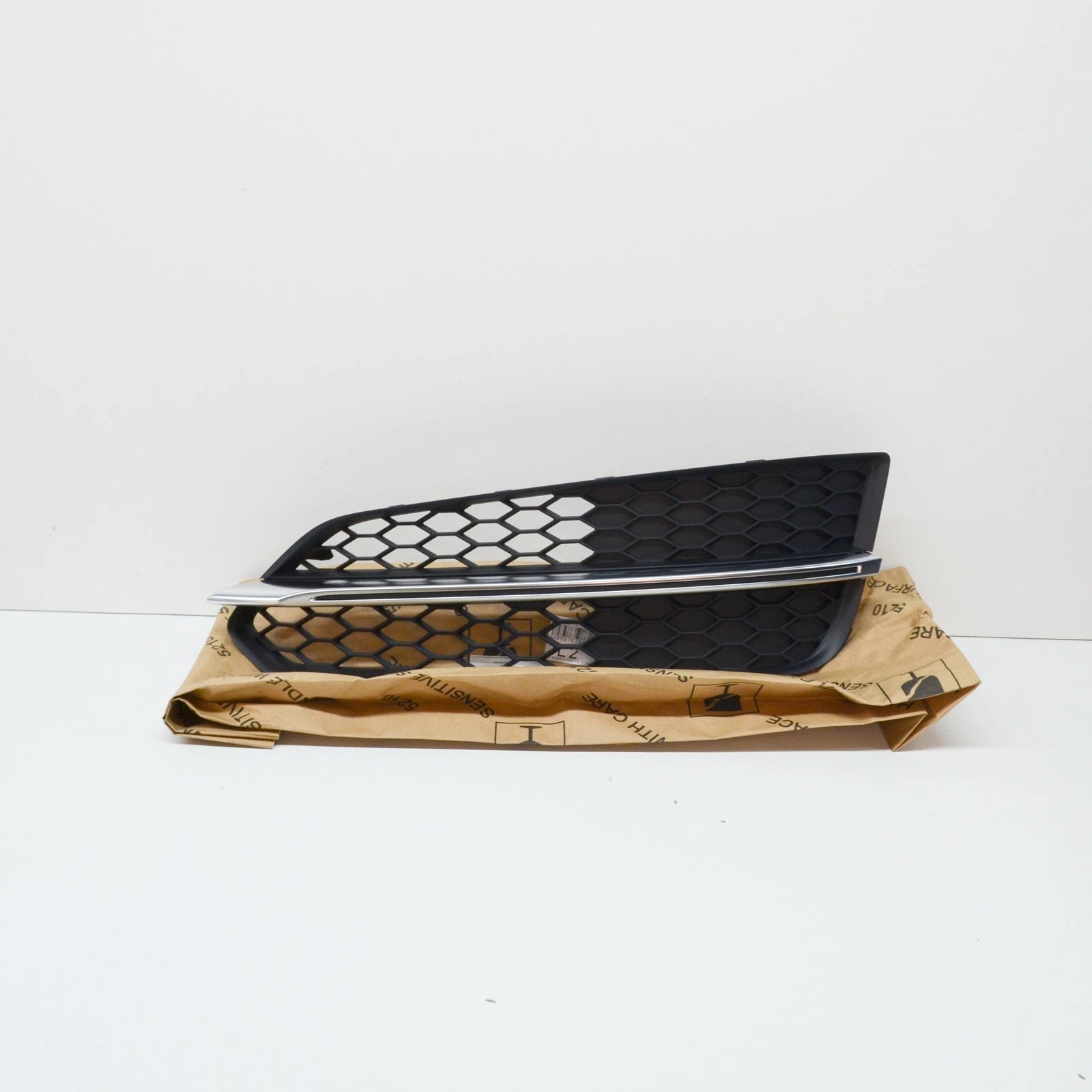 NEW AUDI A8 D4 LEFT SIDE LIGHT FOG GRILLE 4H0807679AC3FZ 4H0807679AC 3FZ