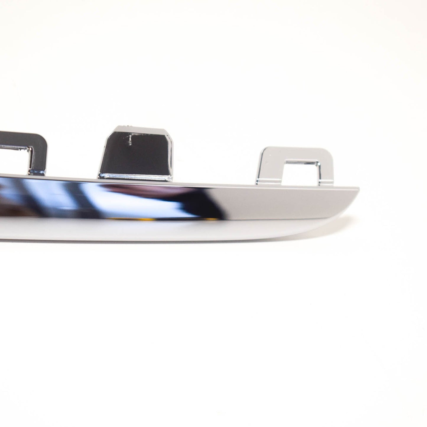 NEW MERCEDES-BENZ C-CLASS W205 FRONT LEFT GRILLE TRIM A2058880173 ORIGINAL