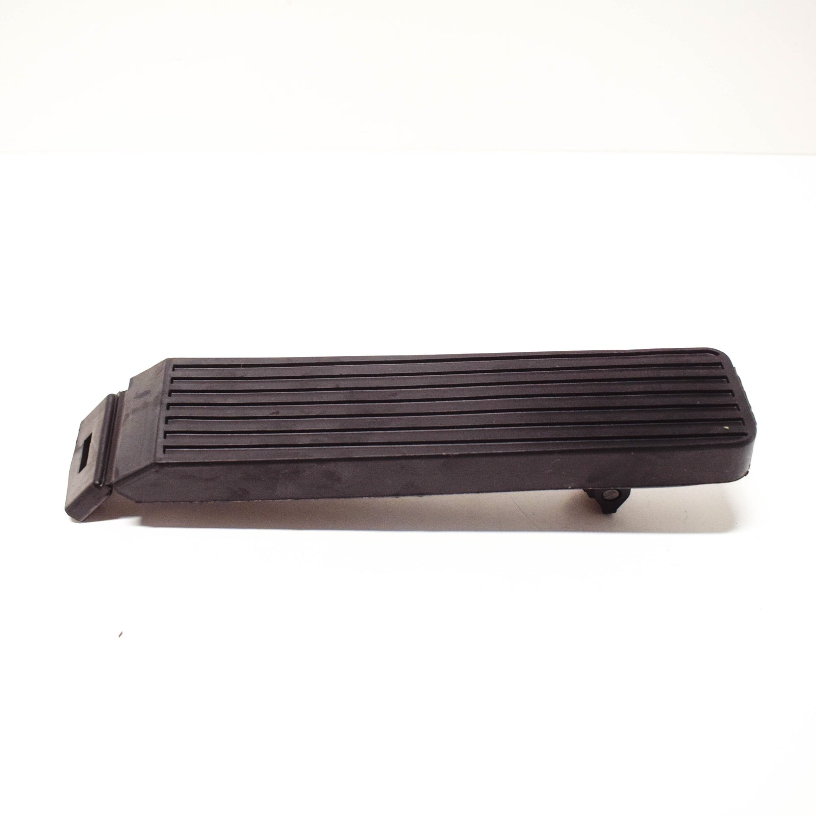 new mercedes-benz sl r107 accelerator pedal a1233000204 1985 original