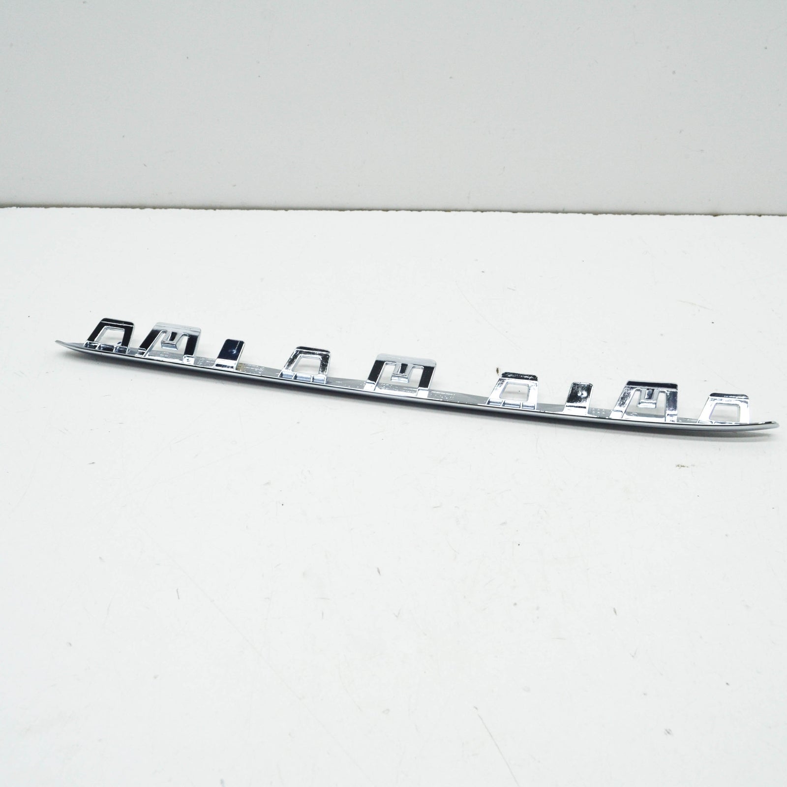 NEW MERCEDES-BENZ E W213 FRONT BUMPER RIGHT GRILLE MOLDING A2138888800 ORIGINAL