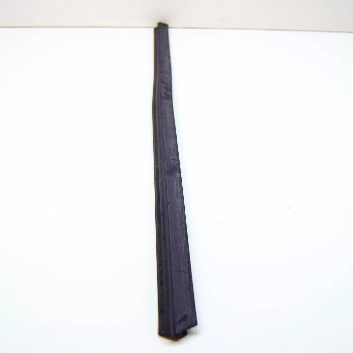 NEW BMW 3 CONVERTIBLE E30 FRONT RIGHT DOOR WEATHERSTRIP 51321924754 ORIGINAL