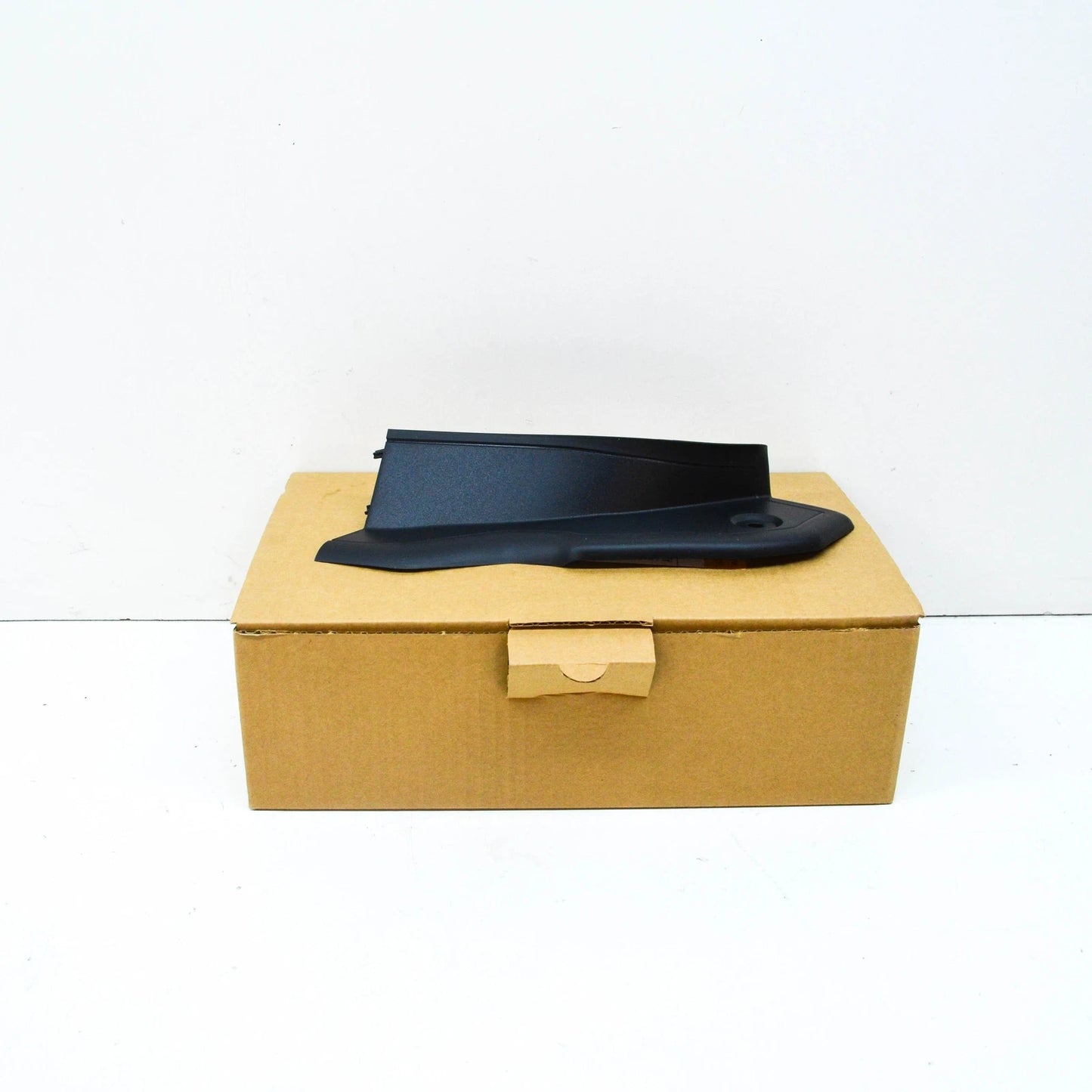 NEW BMW 2 GRAN COUPE F44 REAR RIGHT TAILLIGHT DRIP RAIL 63217494418 ORIGINAL