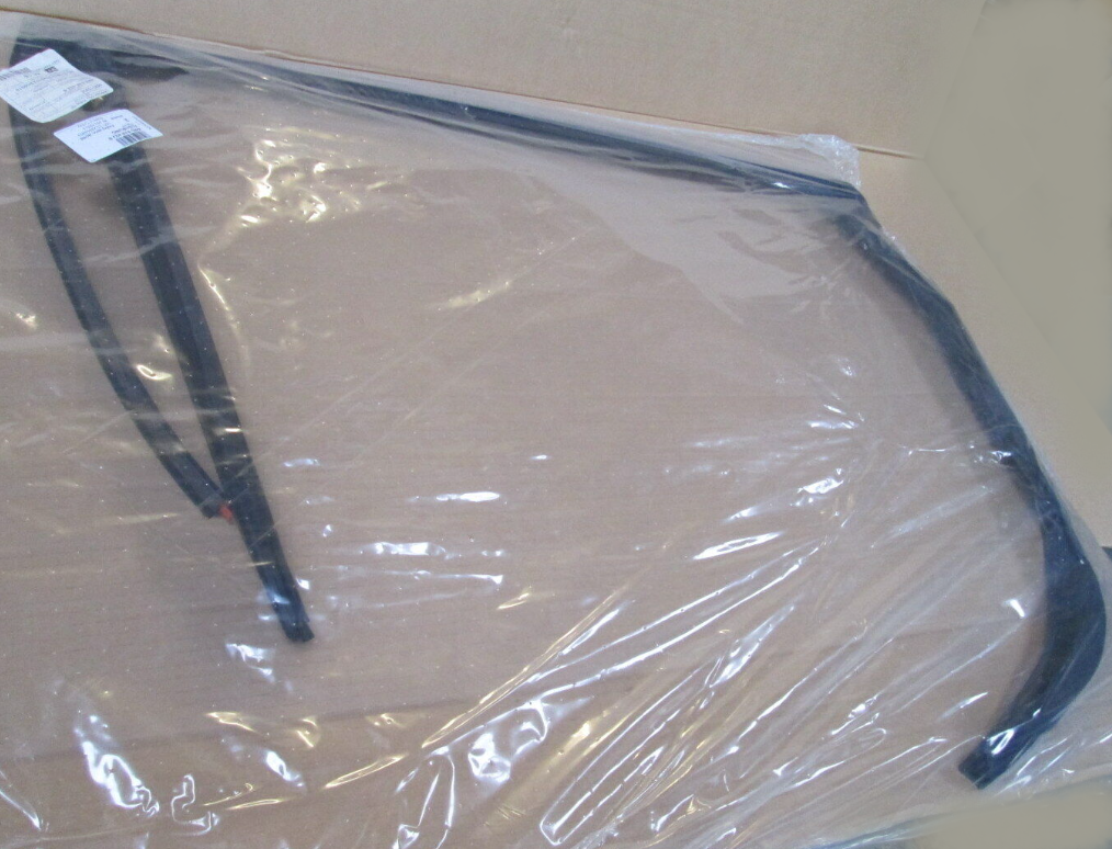 new audi q7 4m rear right door window guide 4m0839432b original