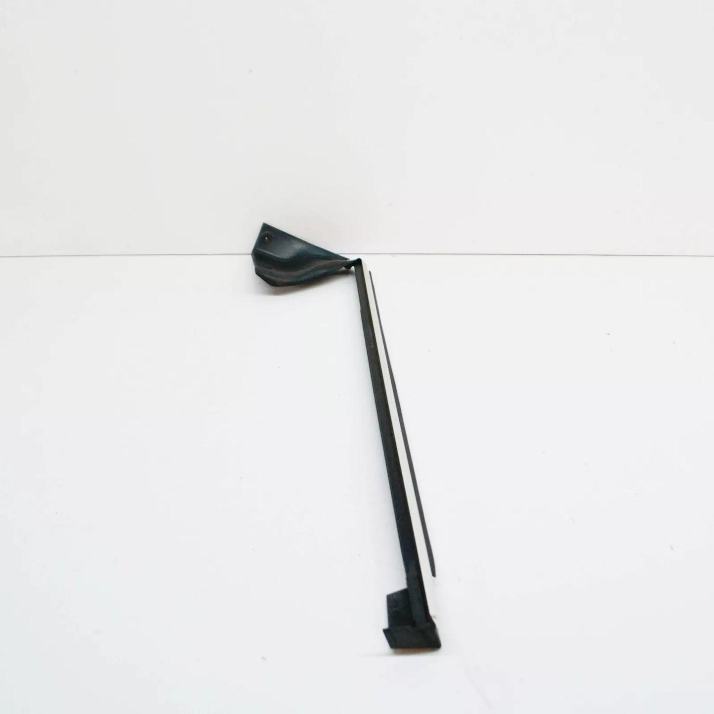 NEW BMW 3 E46 LEFT OUTER WEATHERSTRIP 7026387 51367026387 ORIGINAL