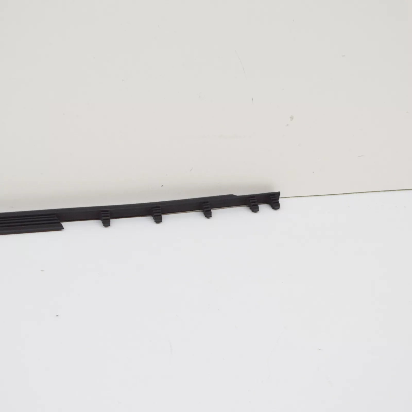 NEW MB C W202 FRONT RIGHT LIGHTING UNIT MOLDING SEAL A2028261880 ORIGINAL