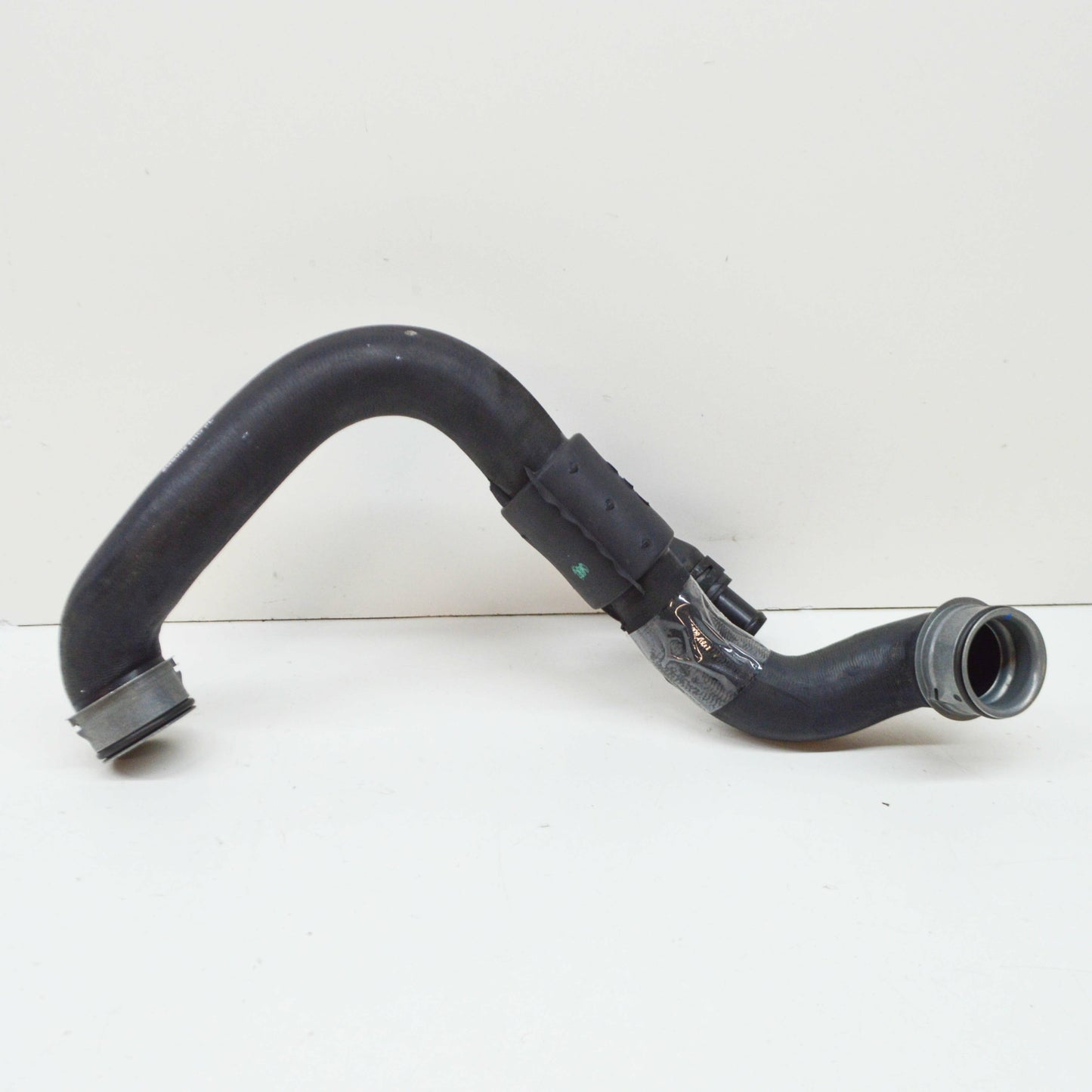 new mercedes-benz e w212 right side water radiator hose a2075010482 original