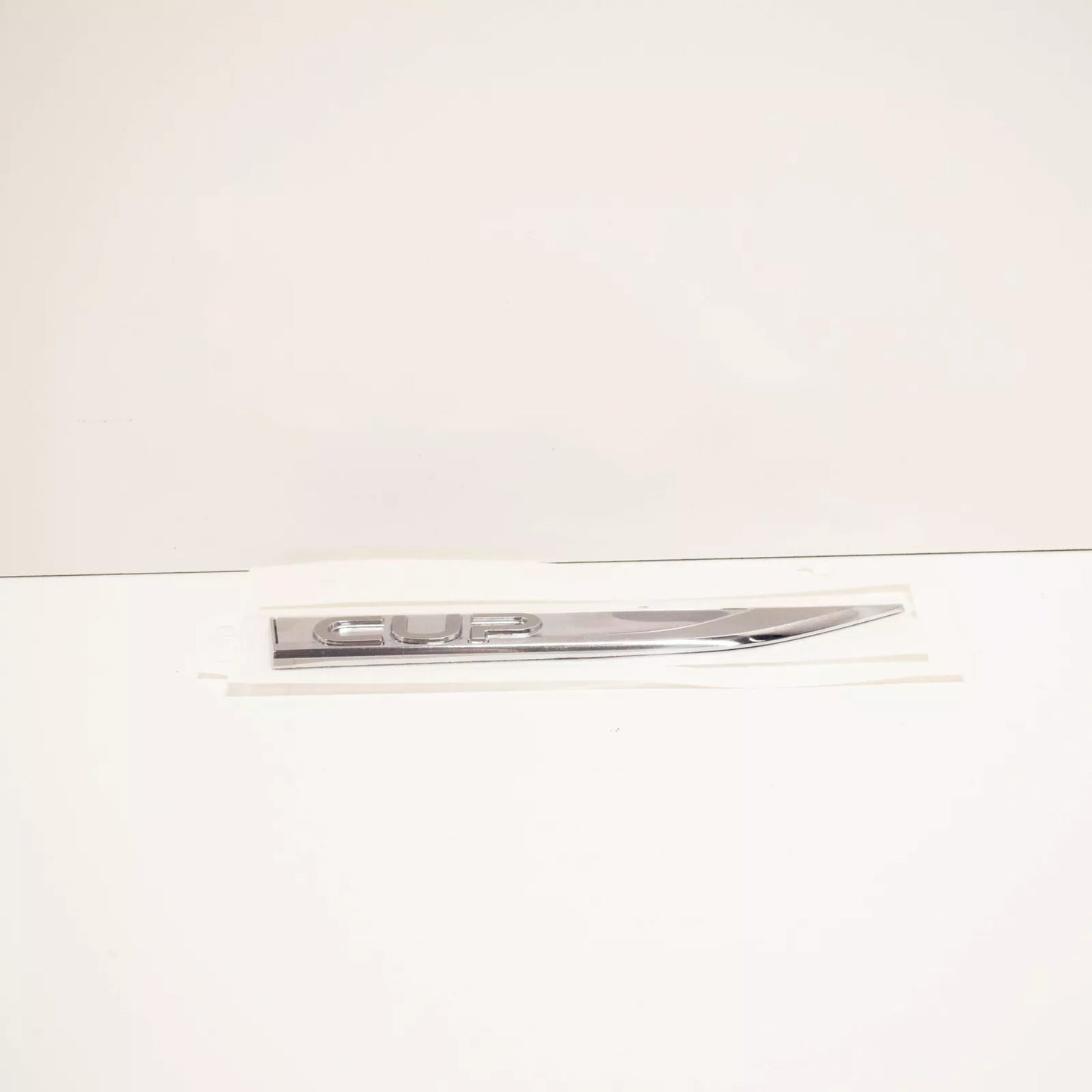 NEW VW GOLF MK7 GTI R32 RIGHT SIDE WING EMBLEM BADGE 5G0853688SCMO ORIGINAL