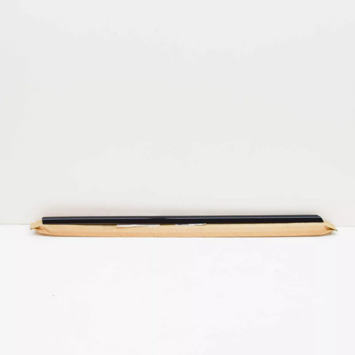 NEW MB A W176 FRONT RIGHT DOOR WINDOW OUTSIDE TRIM A1767250482 ORIGINAL