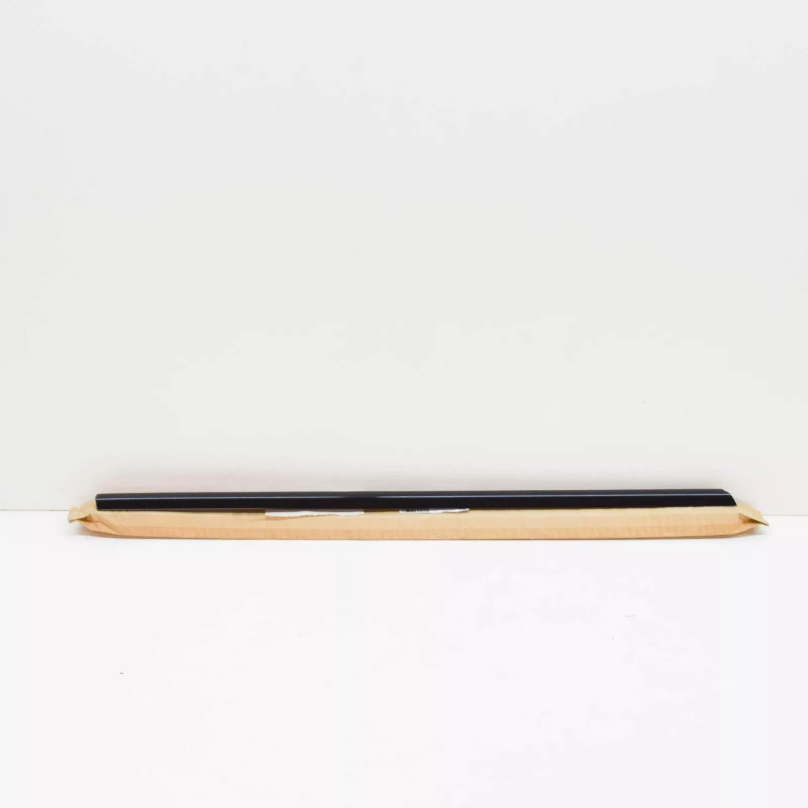 NEW MB A W176 FRONT RIGHT DOOR WINDOW OUTSIDE TRIM A1767250482 ORIGINAL