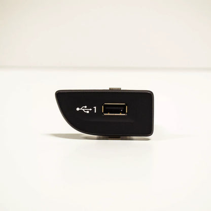 NEW AUDI A3 8V AUDIO AUXILIARY JACK INTERFACE USB PORT LHD 8V1035726