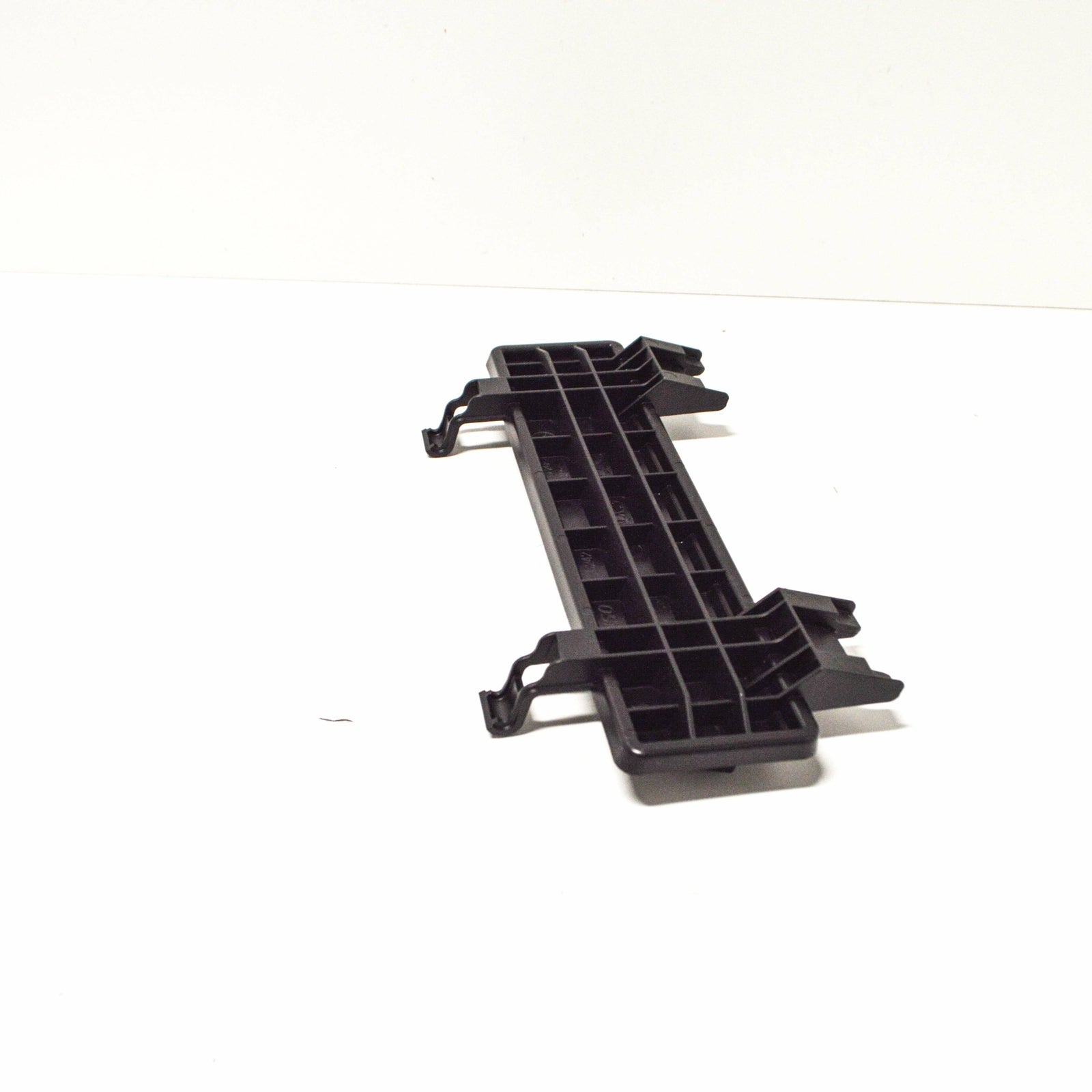 NEW MERCEDES BENZ GLA X156 AIR FILTER COVER CAP A2468300142 ORIGINAL