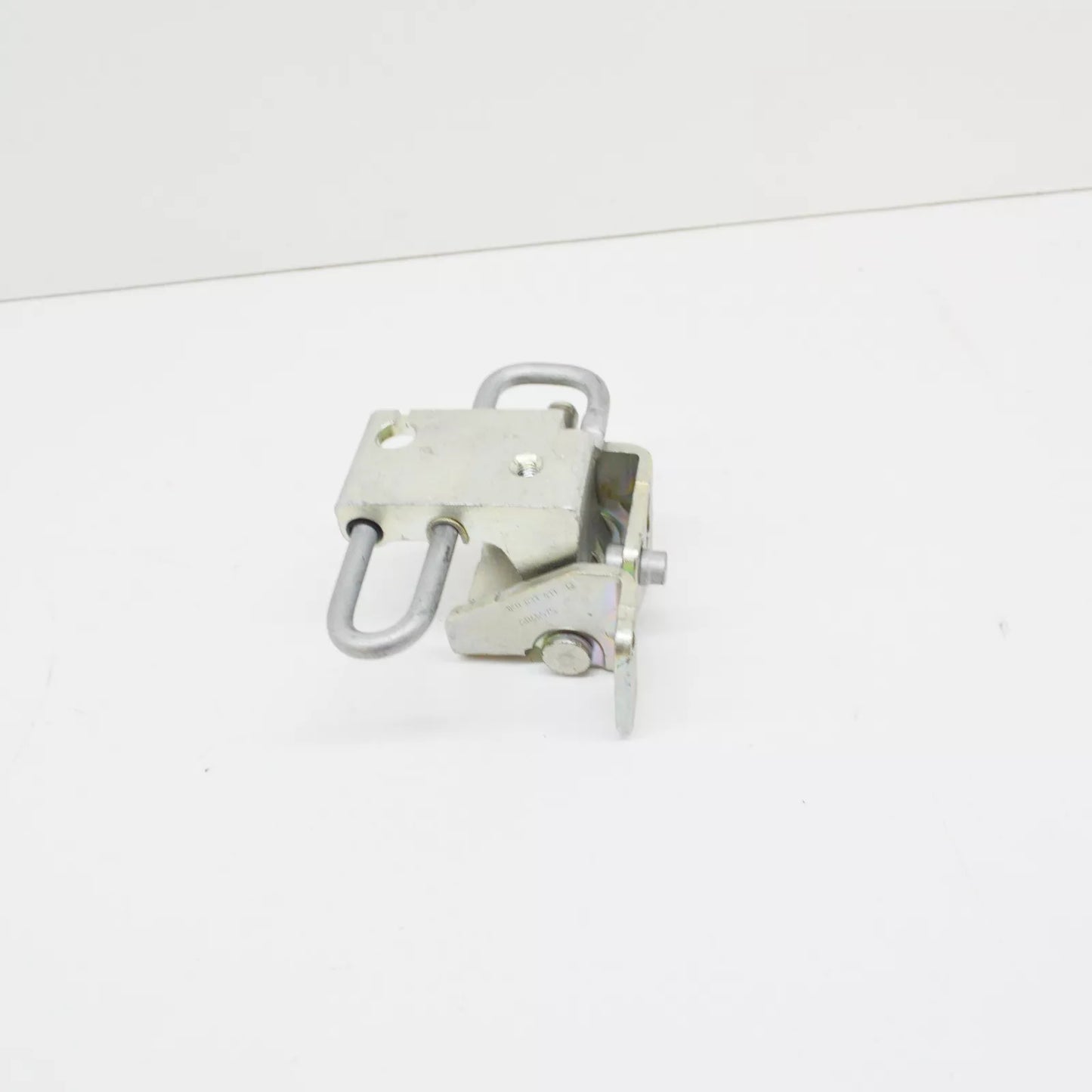 NEW VOLKSWAGEN GOLF MK5 FRONT LEFT DOOR LOWER HINGE 1K0831411Q ORIGINAL