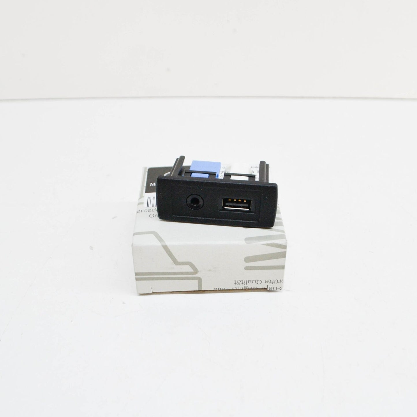 NEW MERCEDES-BENZ VITO W447 USB/AUX ADAPTER A4478200087 ORIGINAL