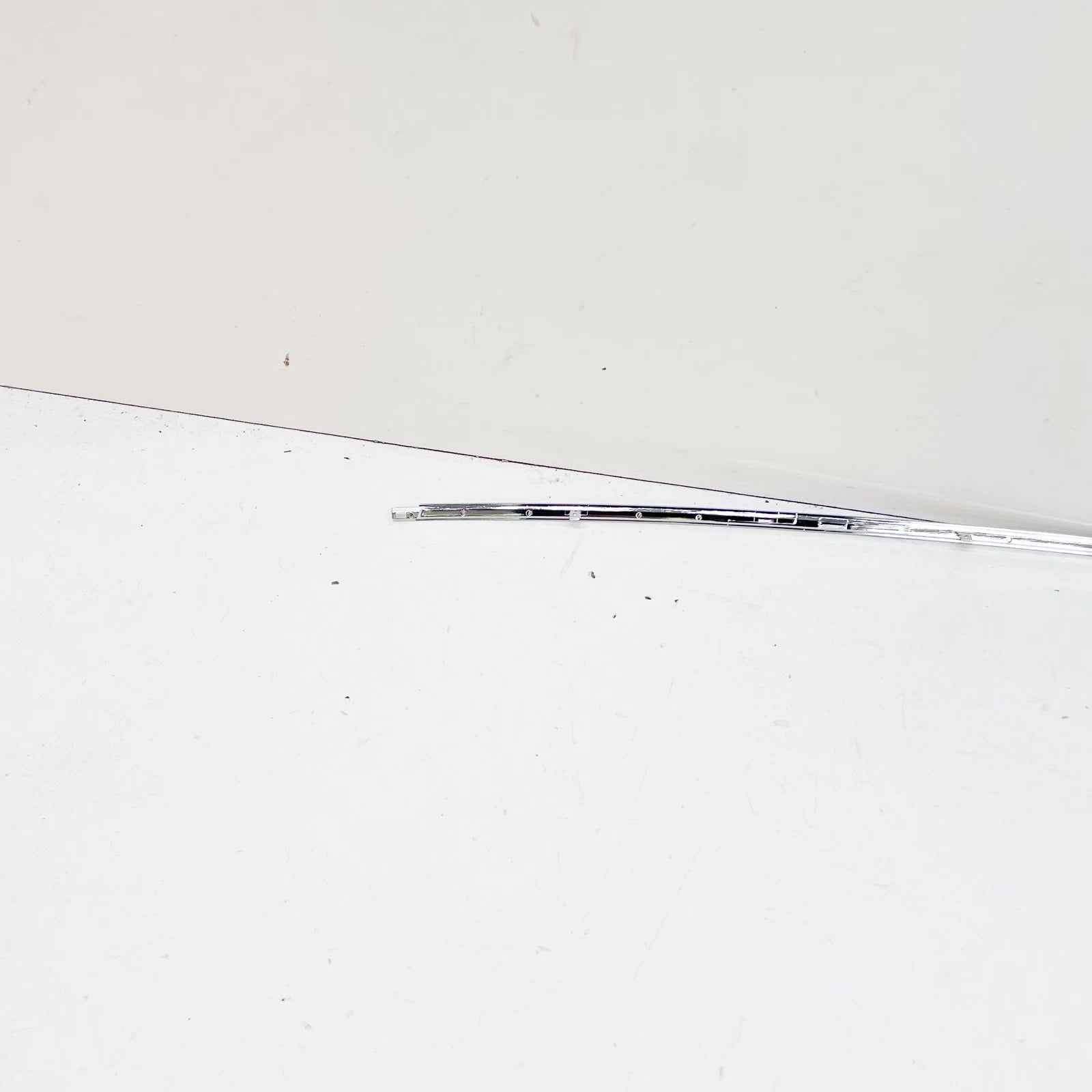 NEW MB C207 REAR BUMPER CENTER CHROME TRIM  A2078852421 ORIGINAL