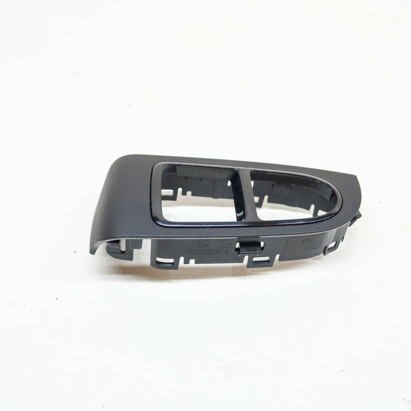 NEW MB C W205 FRONT LEFT DOOR WINDOW BEZEL LHD A20572041149051 ORIGINAL